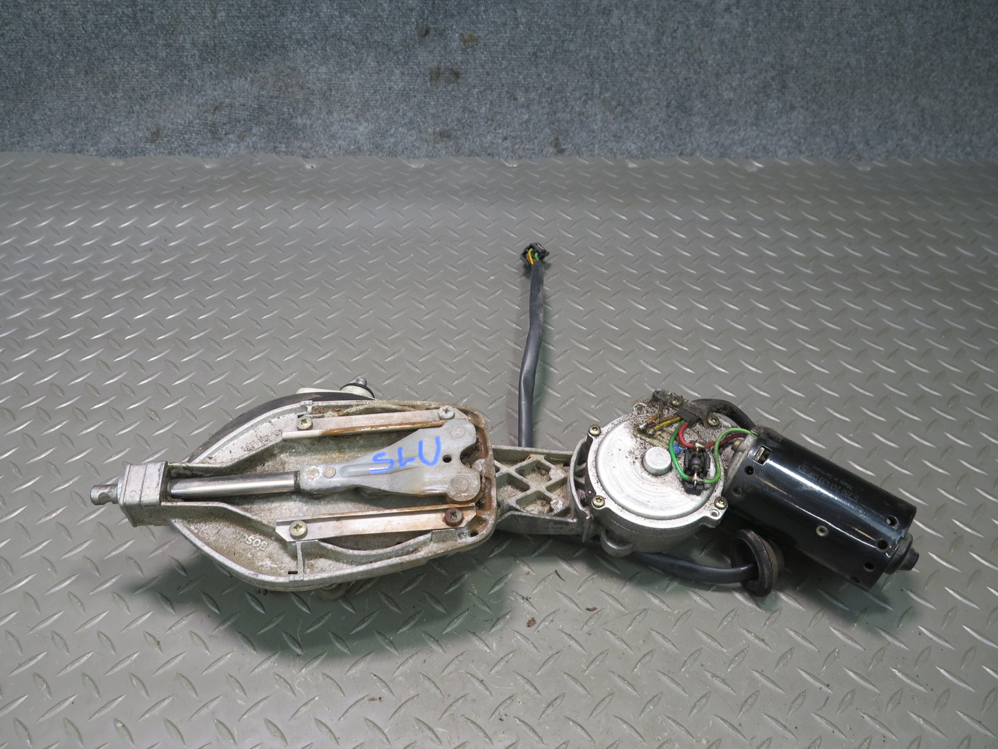 94-02 Mercedes R129 Sl-class Windshield Wiper Transmission  Linkage w Motor OEM