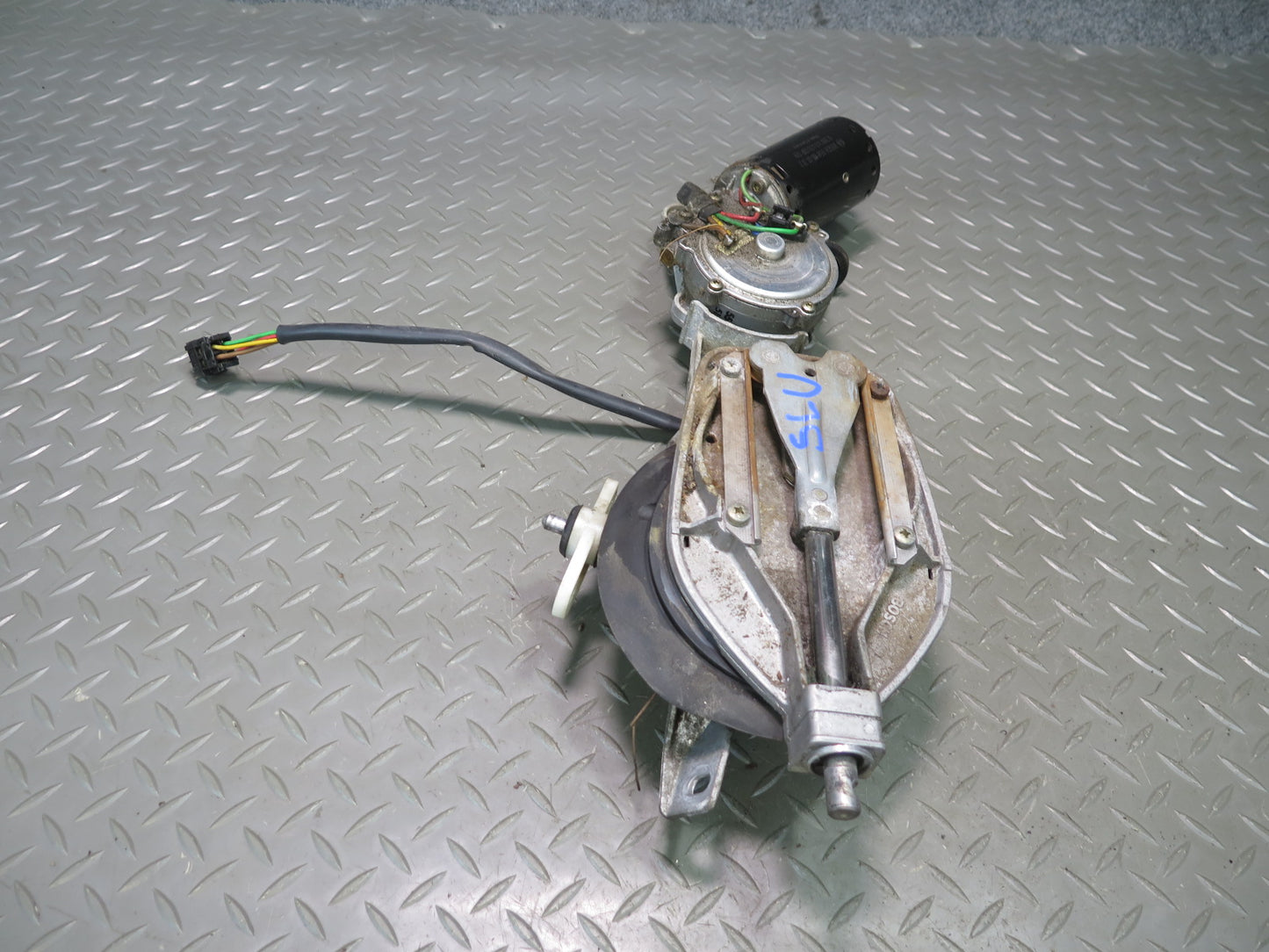 94-02 Mercedes R129 Sl-class Windshield Wiper Transmission  Linkage w Motor OEM