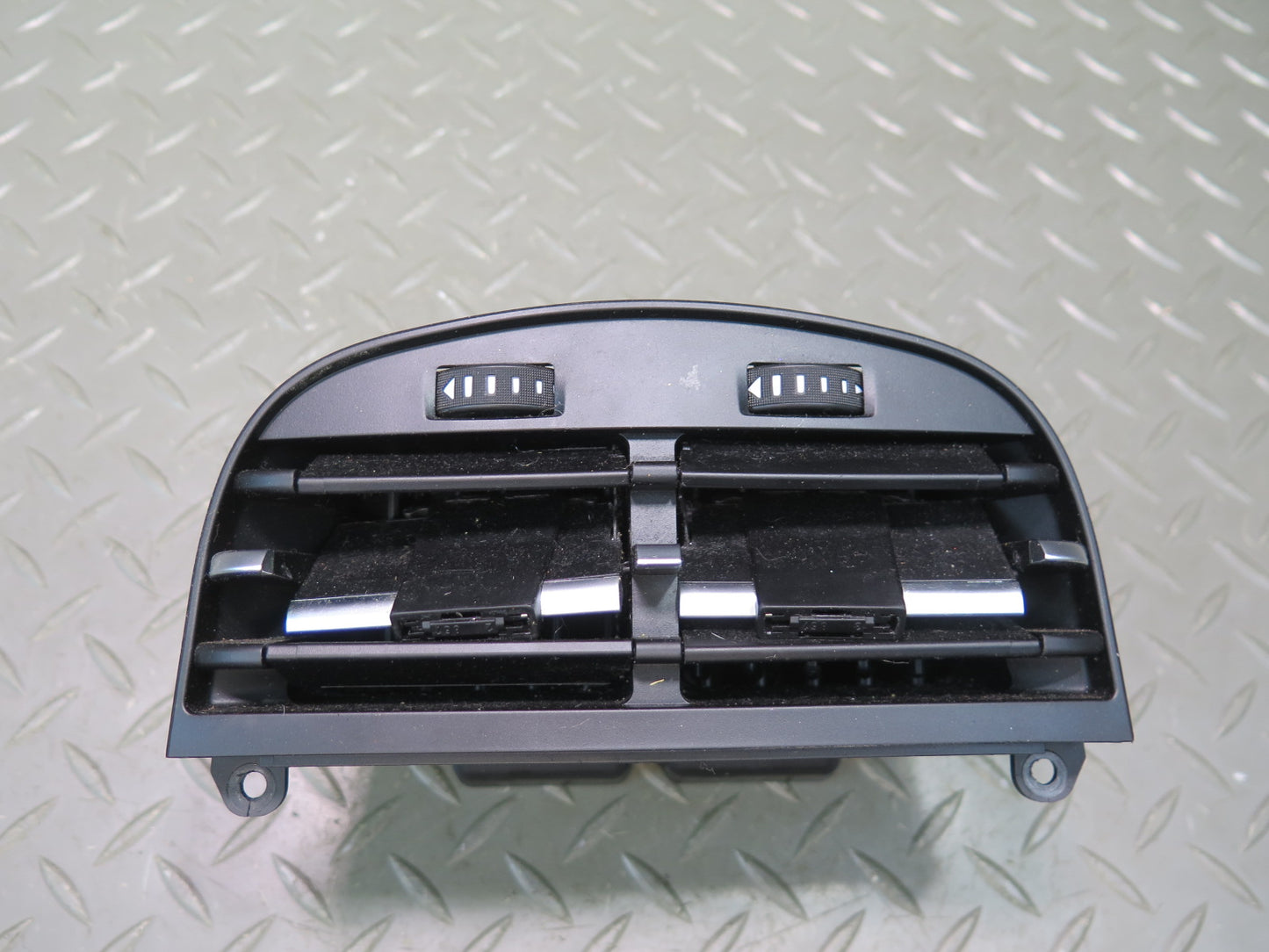 2014-2017 Maserati Ghibli M157 Center Console Rear Air Vent Grille