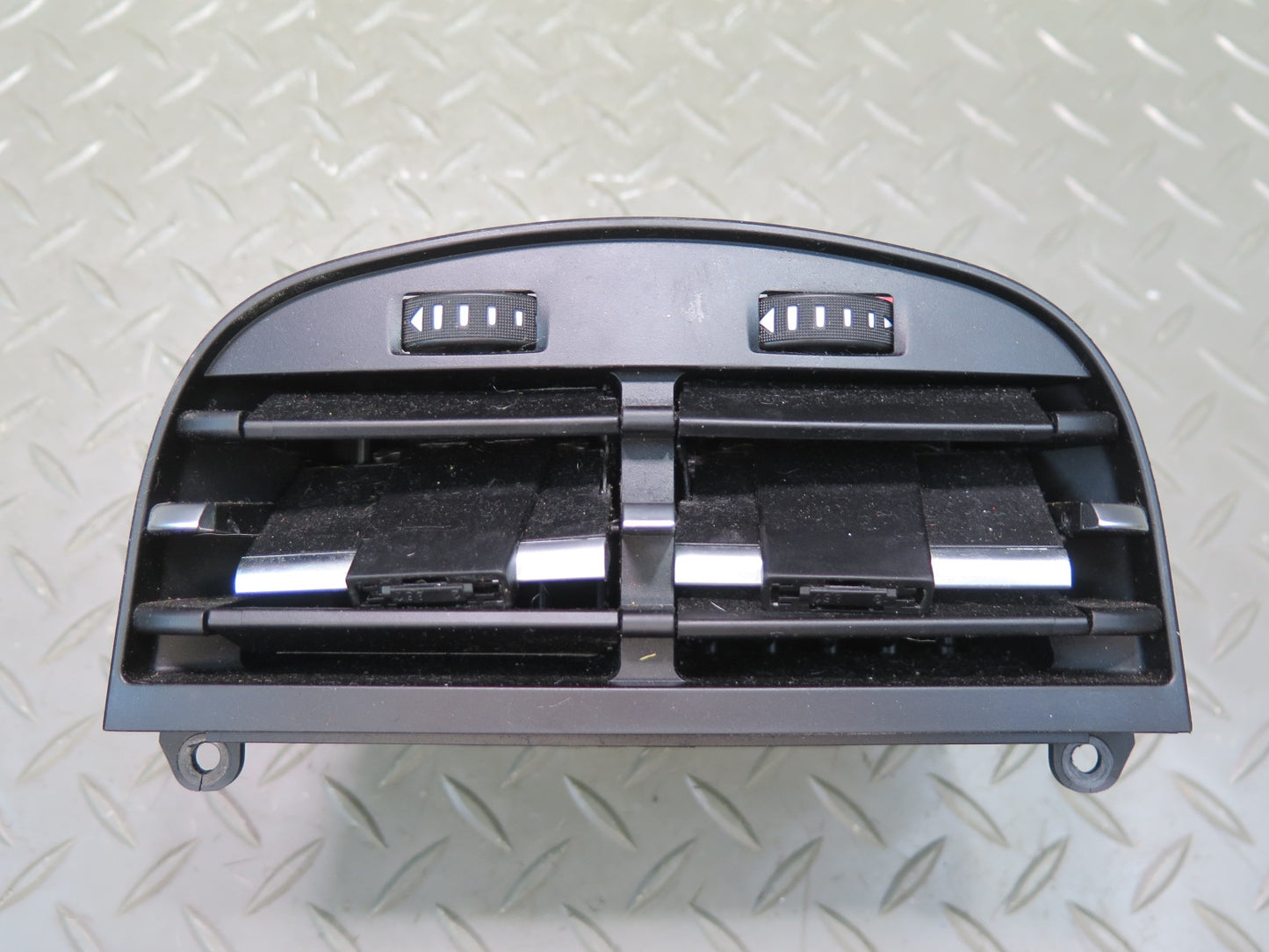 2014-2017 Maserati Ghibli M157 Center Console Rear Air Vent Grille