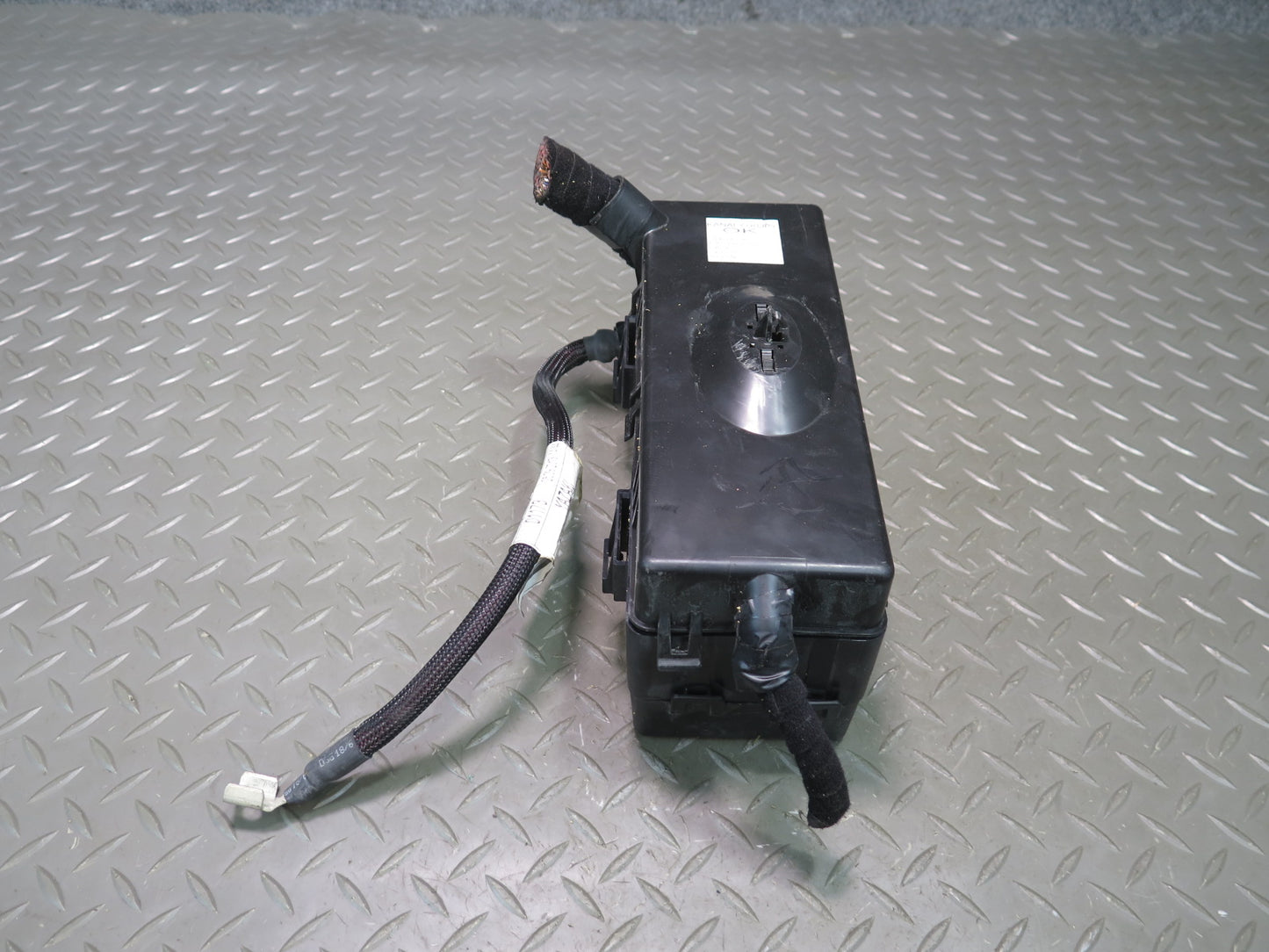 2014-2017 Maserati Ghibli M157 SQ4 Rear Power Distribution Fuse Relay Box