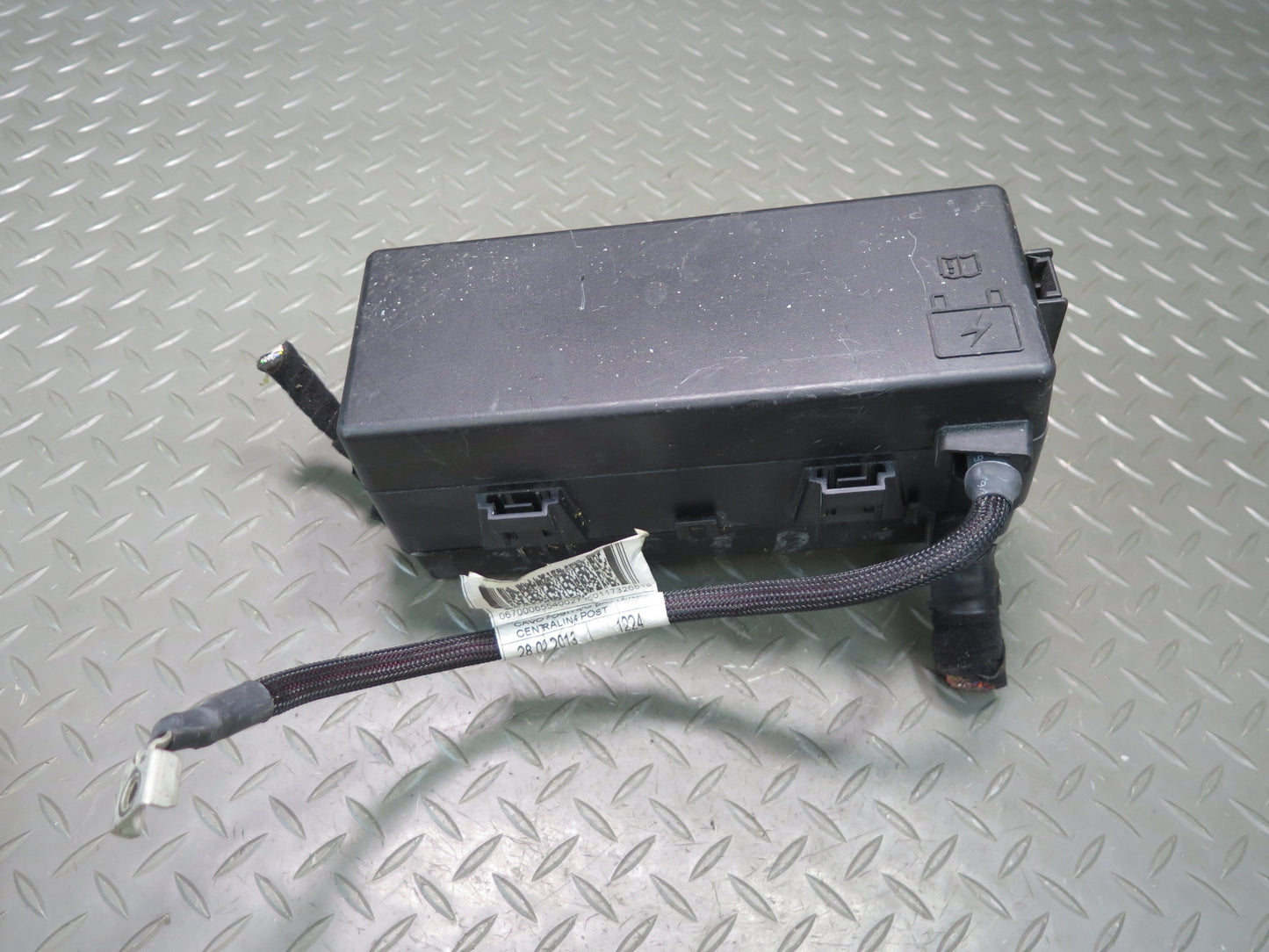 2014-2017 Maserati Ghibli M157 SQ4 Rear Power Distribution Fuse Relay Box