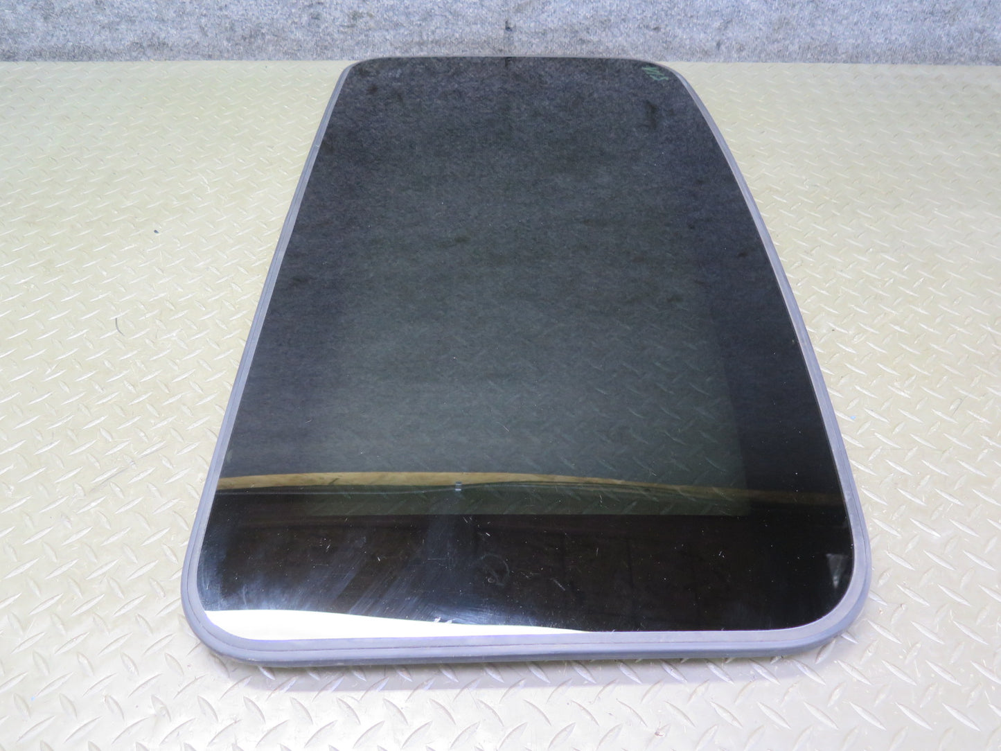 01-05 Lexus JCE10L IS300 Sunroof Moonroof Glass Window Panel OEM