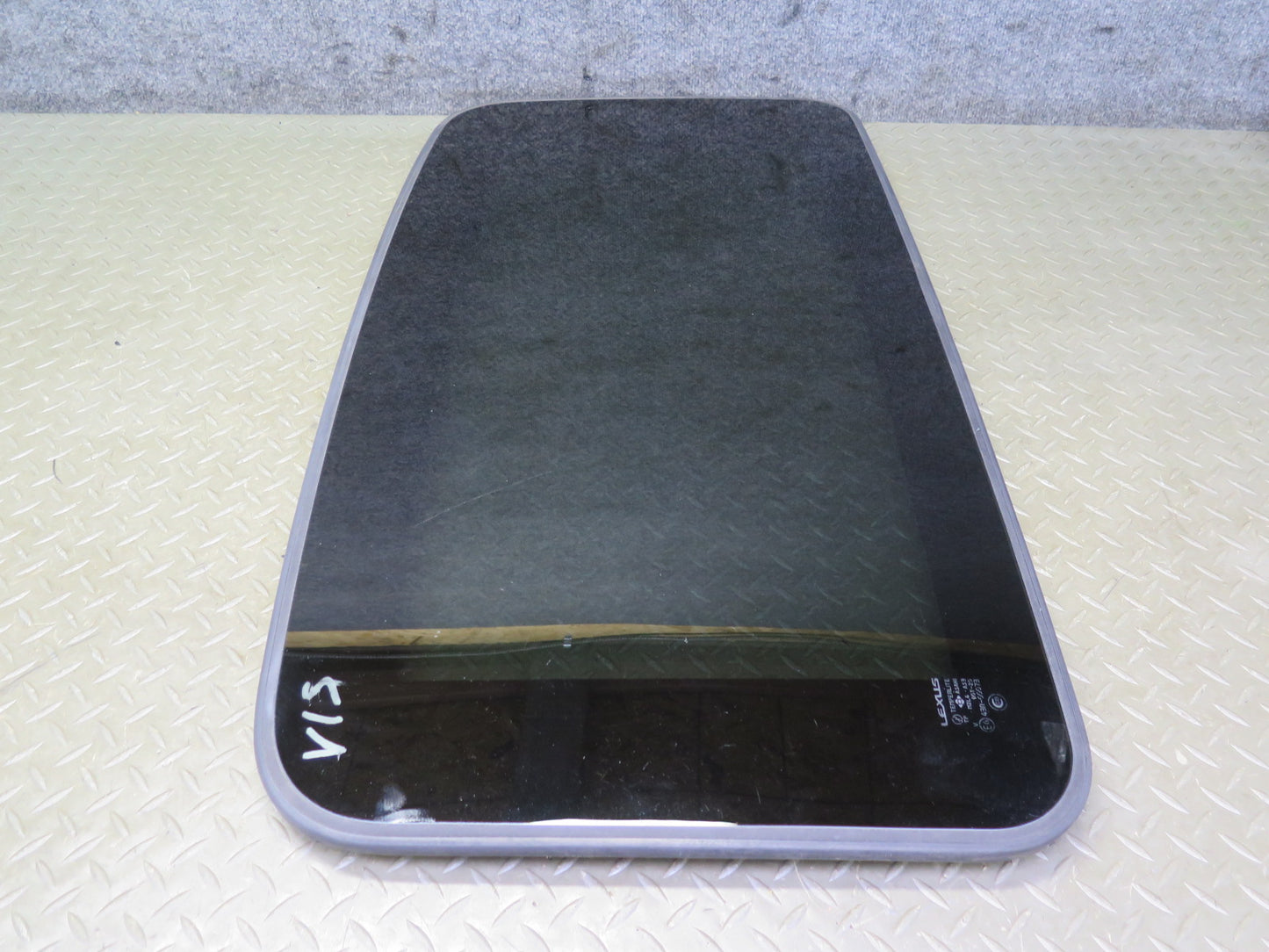 01-05 Lexus JCE10L IS300 Sunroof Moonroof Glass Window Panel OEM