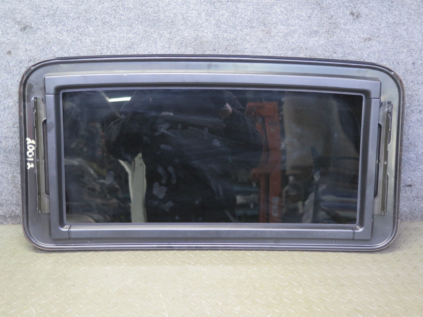 01-05 Lexus JCE10L IS300 Sunroof Moonroof Glass Window Panel OEM
