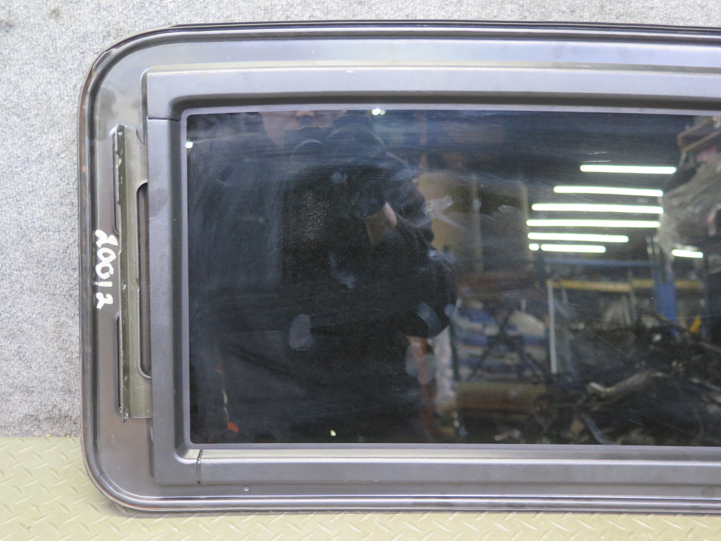 01-05 Lexus JCE10L IS300 Sunroof Moonroof Glass Window Panel OEM