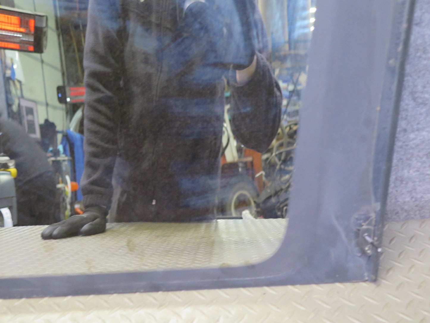 2001-2003 Lexus UZJ100L LX470 Rear Left Quarter Glass Window