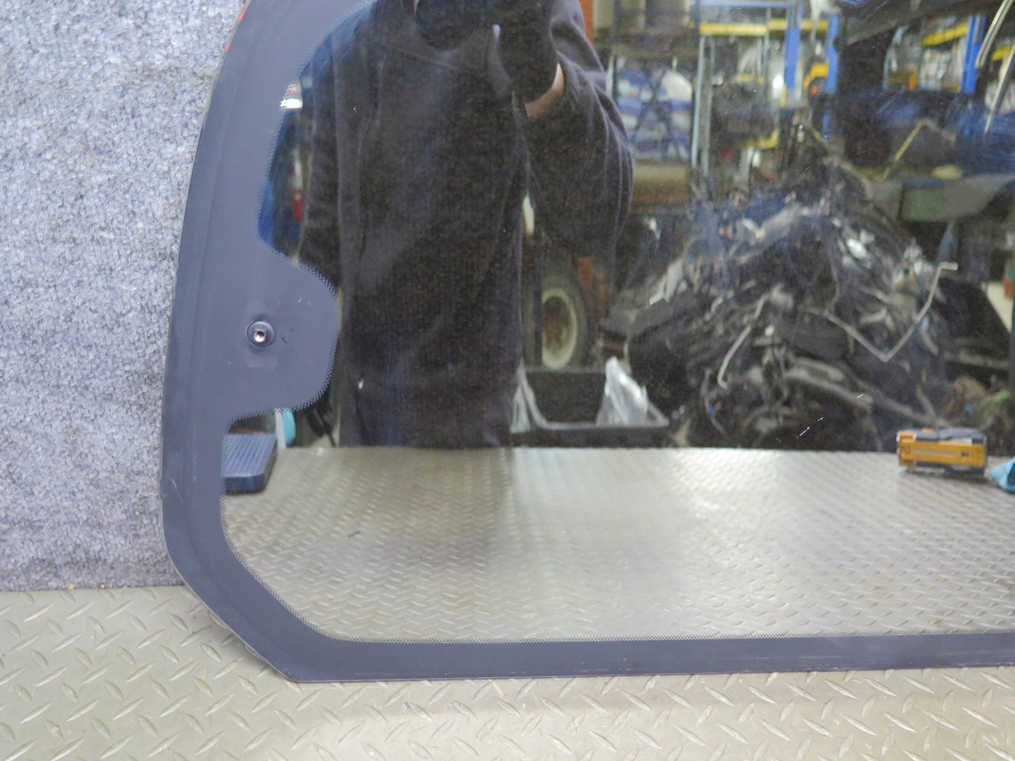 2001-2003 Lexus UZJ100L LX470 Rear Left Quarter Glass Window