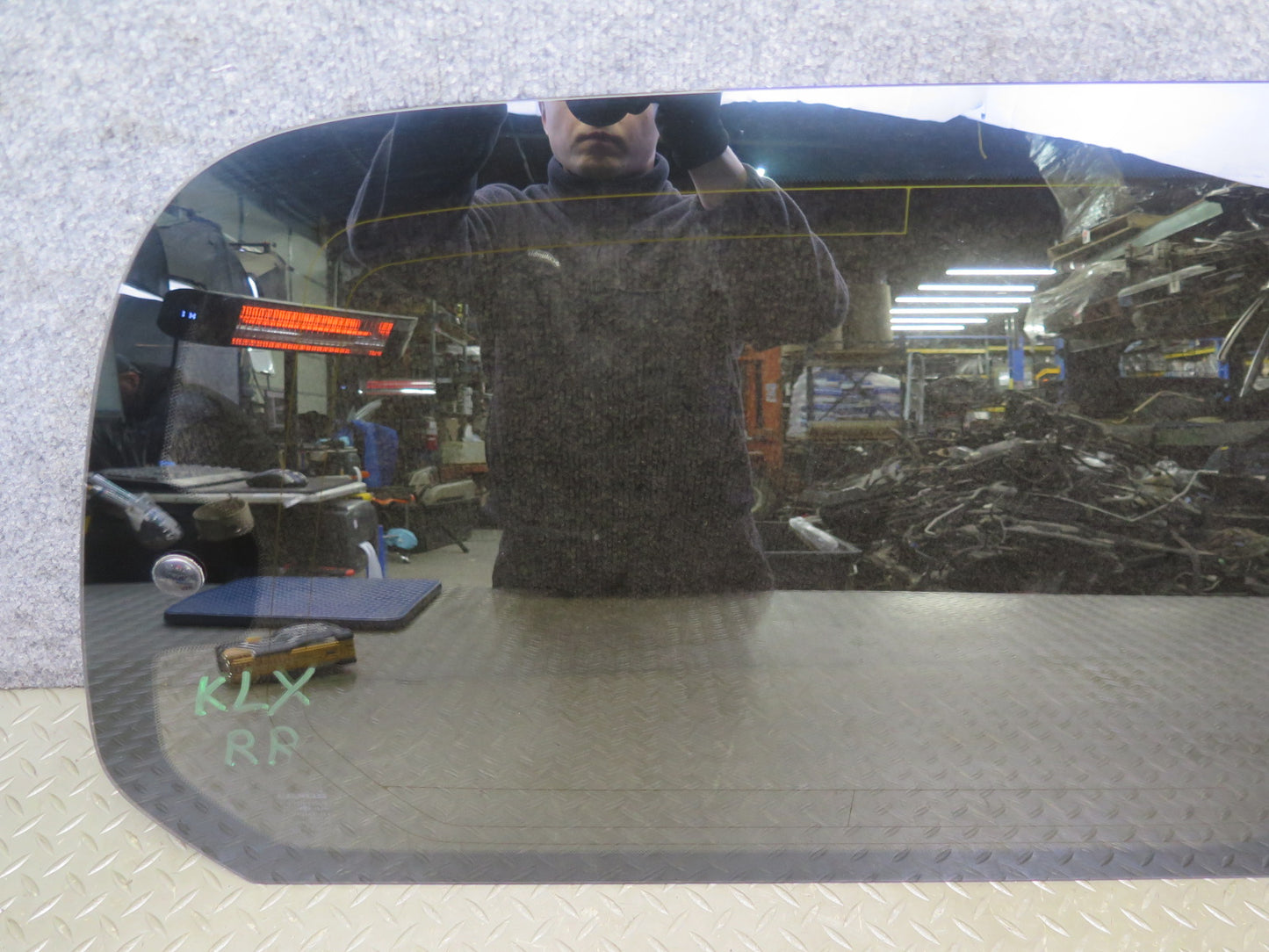 2001-2003 Lexus UZJ100L LX470 Rear Right Quarter Glass Window