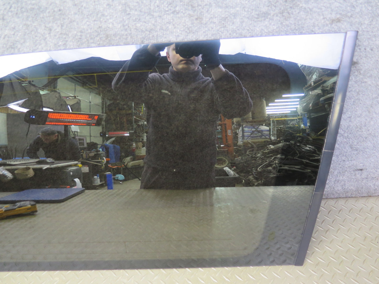 2001-2003 Lexus UZJ100L LX470 Rear Right Quarter Glass Window