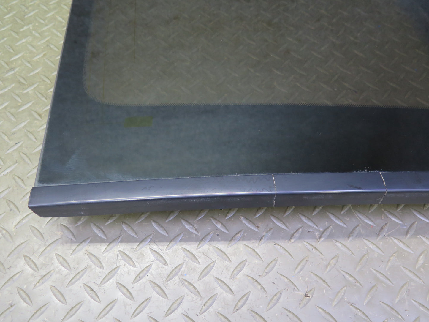 2001-2003 Lexus UZJ100L LX470 Rear Right Quarter Glass Window