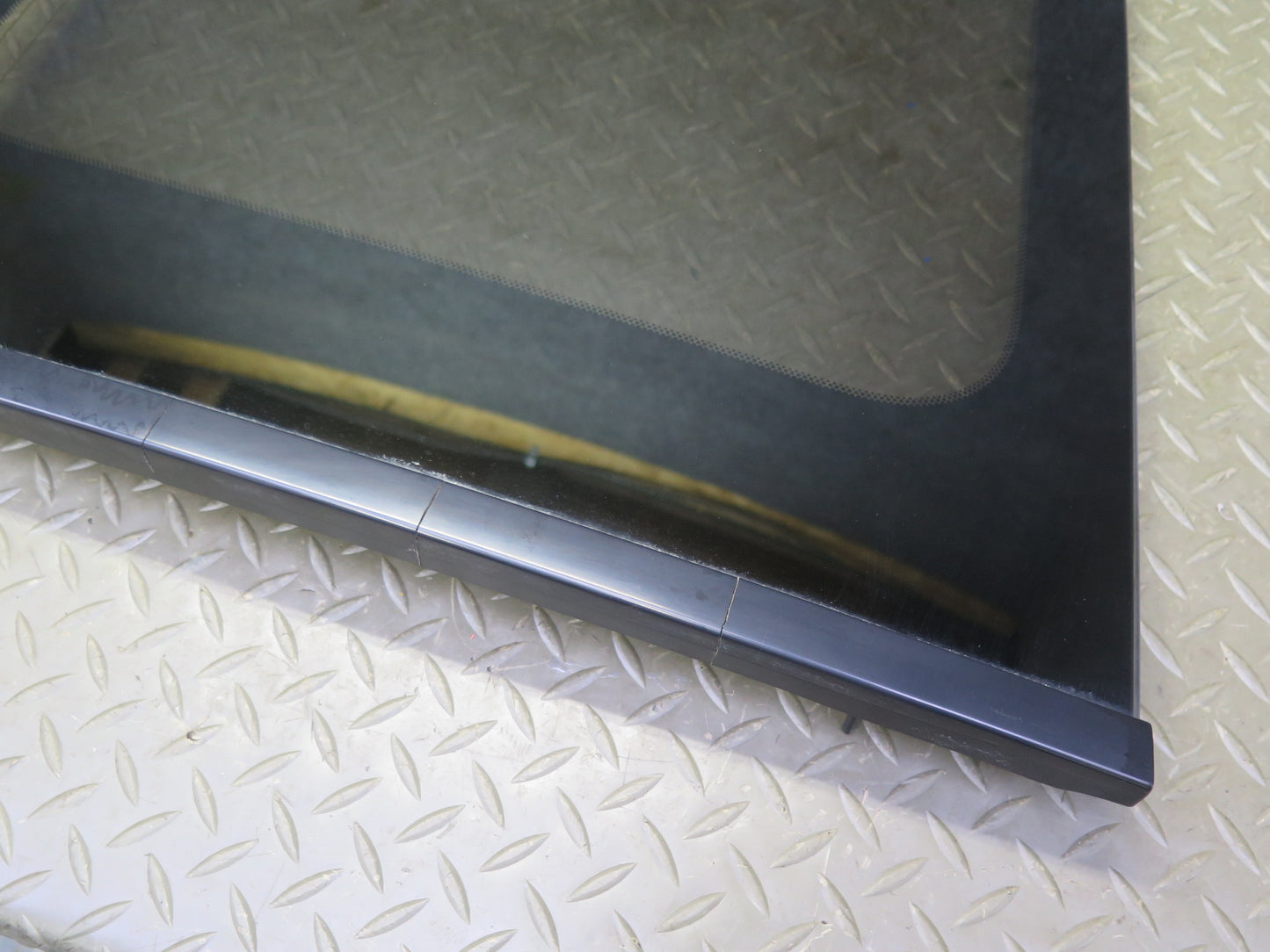 2001-2003 Lexus UZJ100L LX470 Rear Right Quarter Glass Window