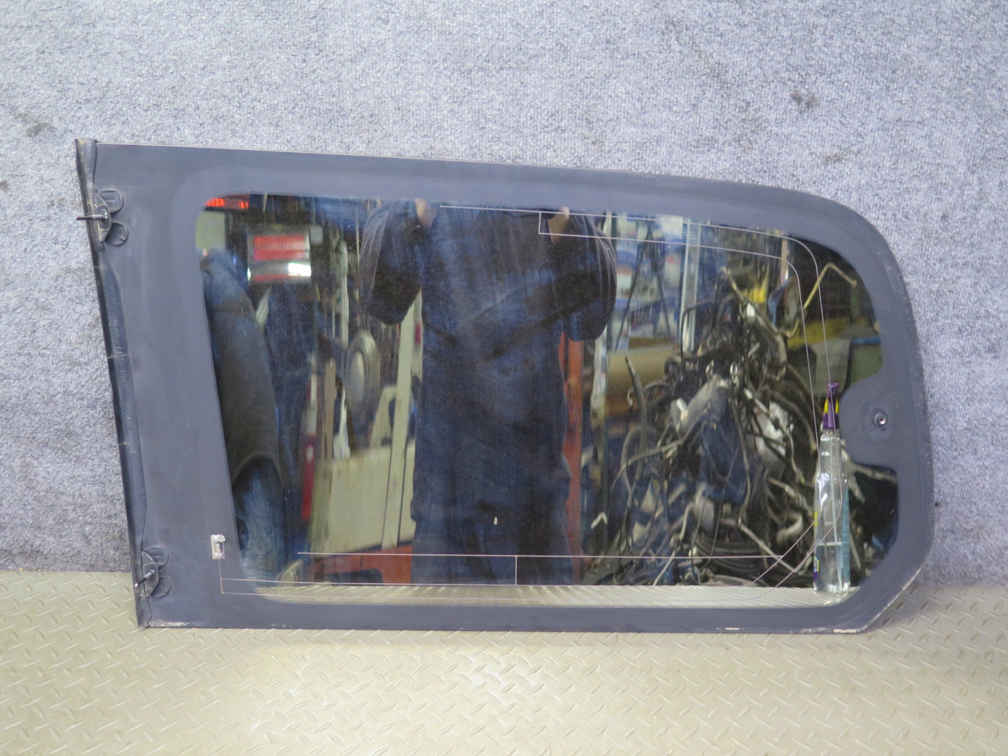 2001-2003 Lexus UZJ100L LX470 Rear Right Quarter Glass Window