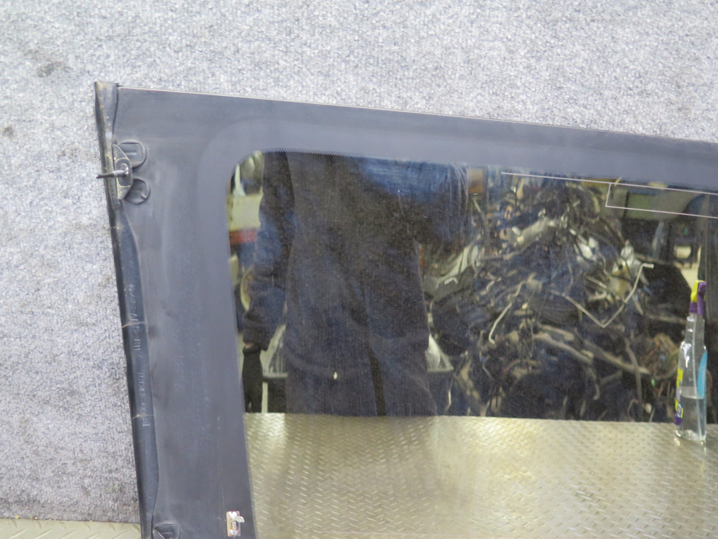 2001-2003 Lexus UZJ100L LX470 Rear Right Quarter Glass Window