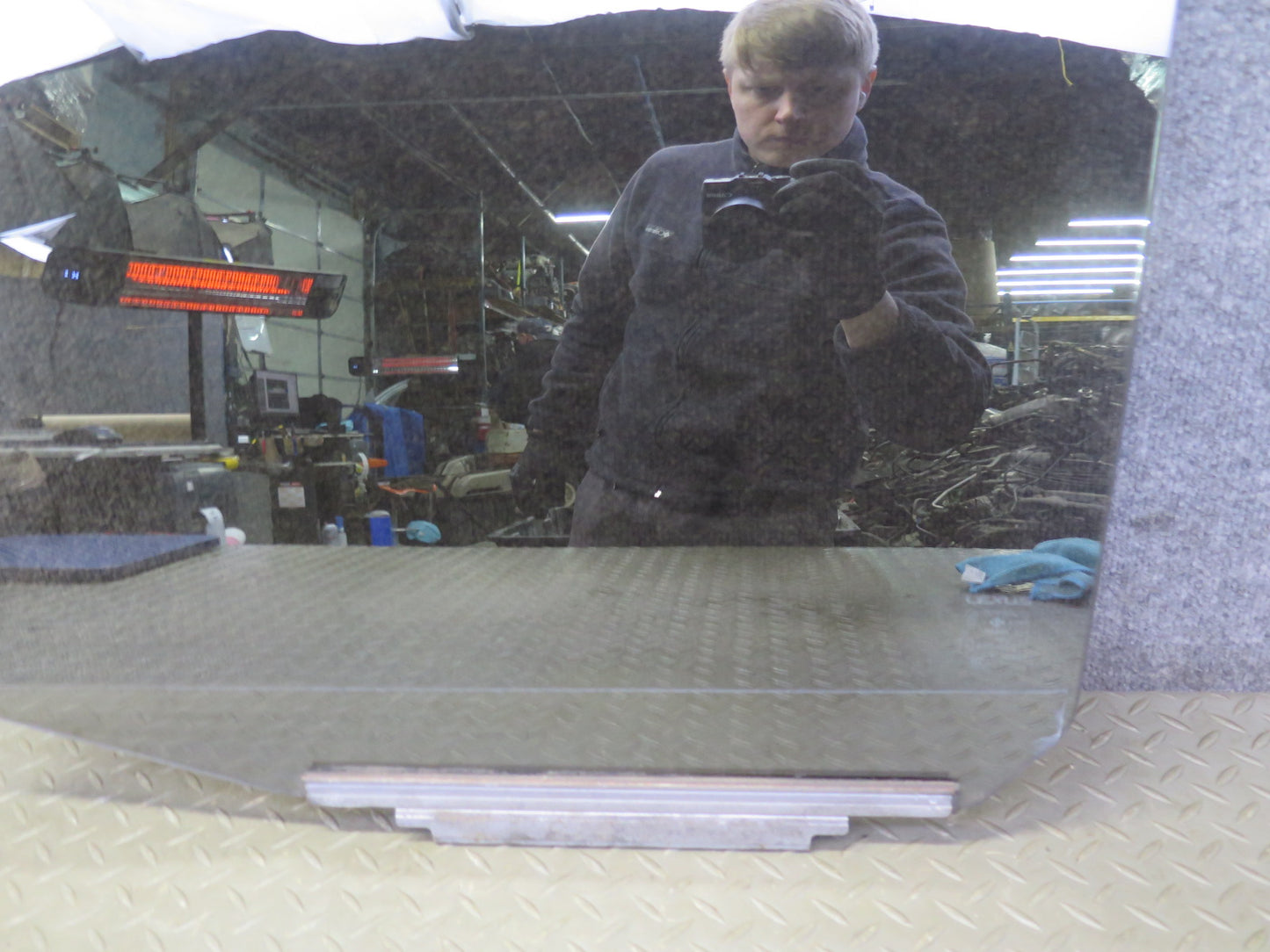 2003-2007 Lexus UZJ100L LX470 Rear Left Door Glass Window