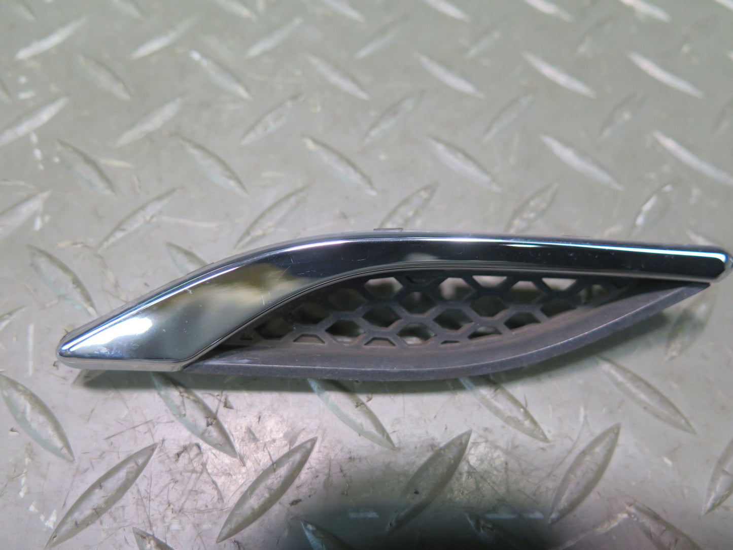 2014-2020 Maserati Ghibli M157 SQ4 Front Right Side Fender Vent Grill Trim Set