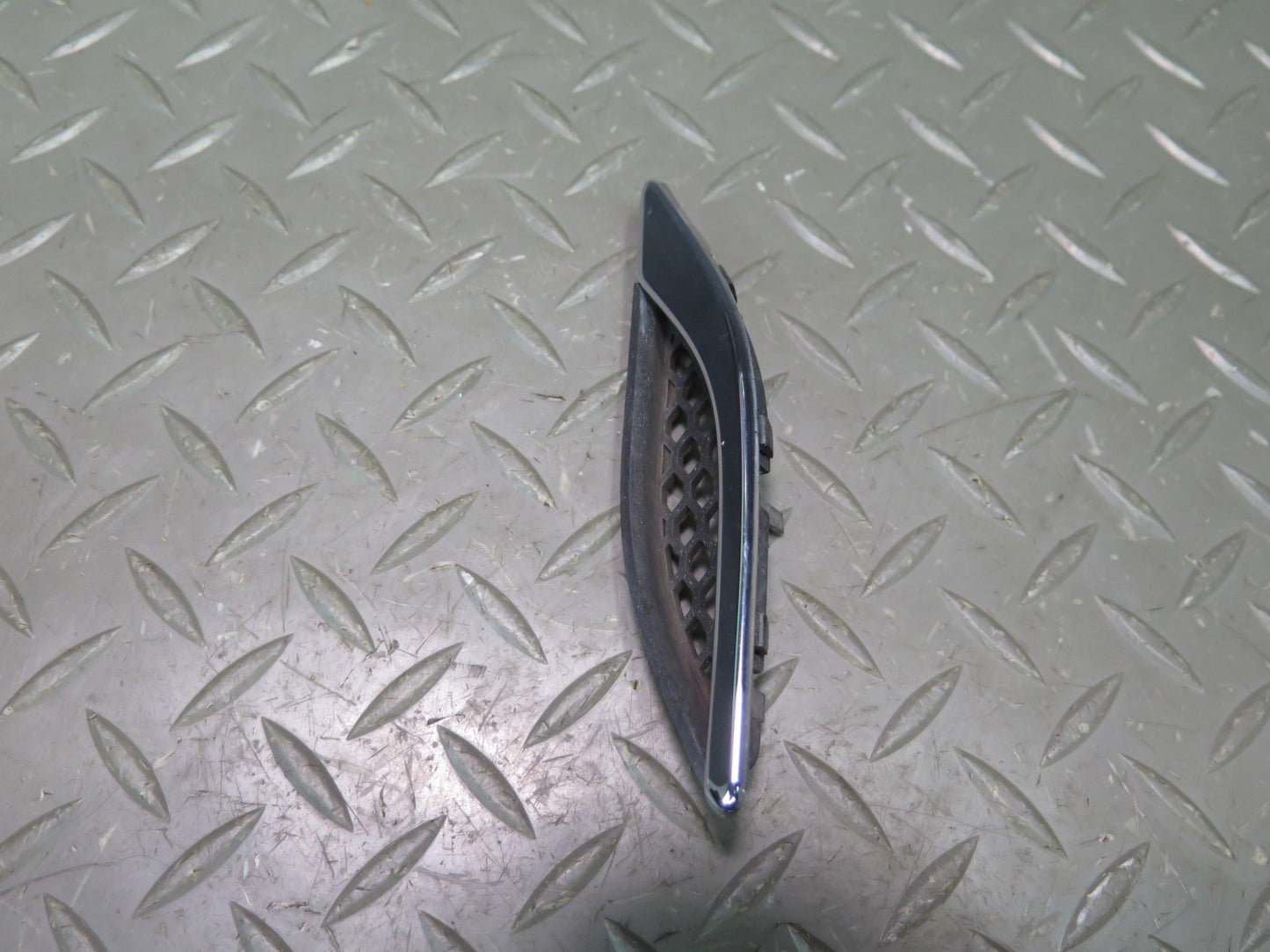 2014-2020 Maserati Ghibli M157 SQ4 Front Right Side Fender Vent Grill Trim Set