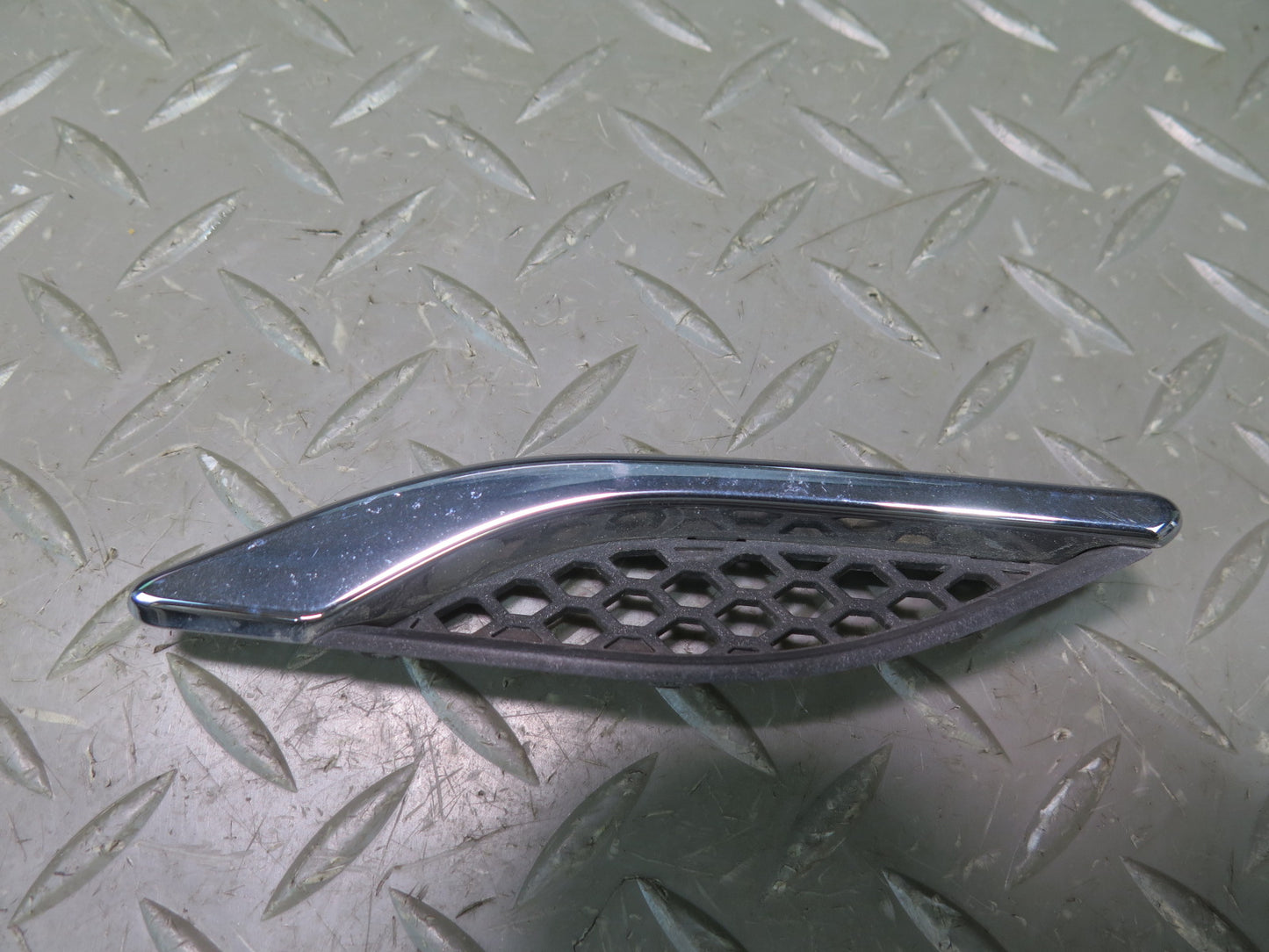 2014-2020 Maserati Ghibli M157 SQ4 Front Right Side Fender Vent Grill Trim Set