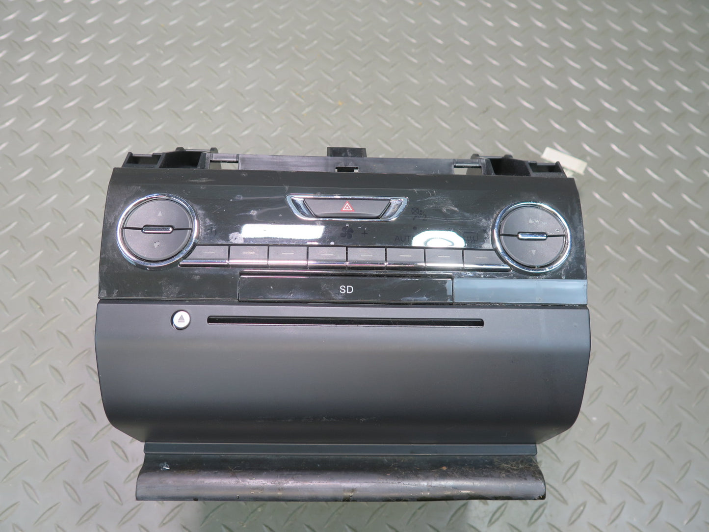 2014-2017 Maserati Ghibli M157 AM FM Radio CD Player Head Unit Receiver