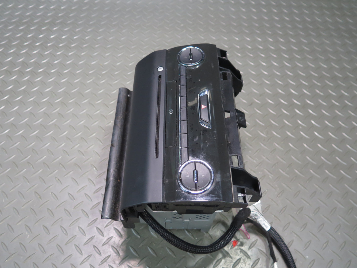 2014-2017 Maserati Ghibli M157 AM FM Radio CD Player Head Unit Receiver