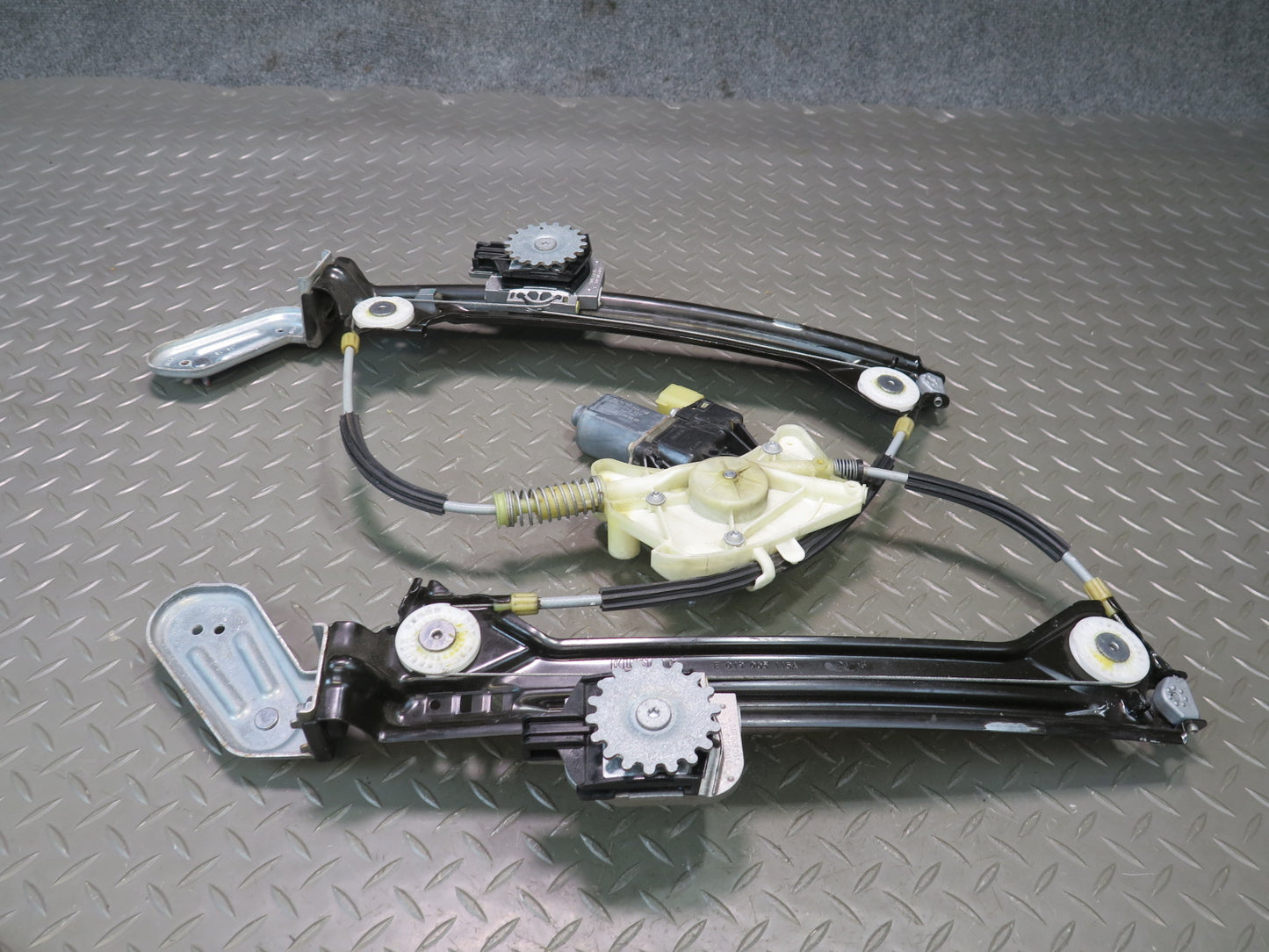 2014-2020 Maserati Ghibli M157 Rear Left Driver Door Window Regulator W/ Motor