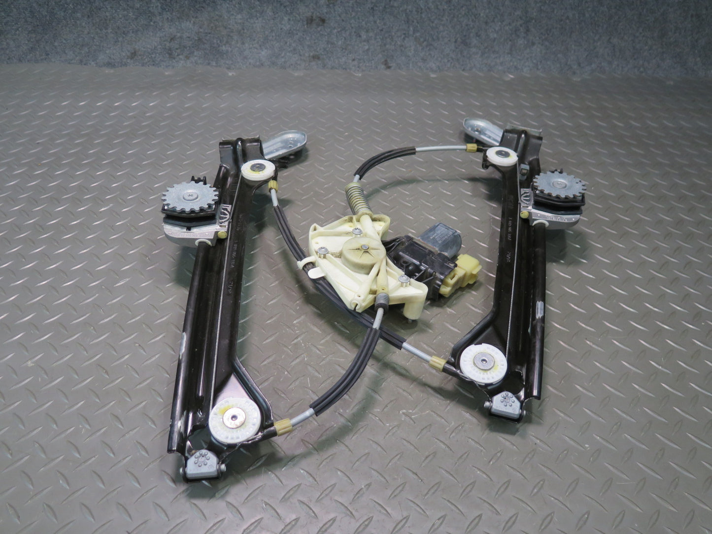 2014-2020 Maserati Ghibli M157 Rear Left Driver Door Window Regulator W/ Motor