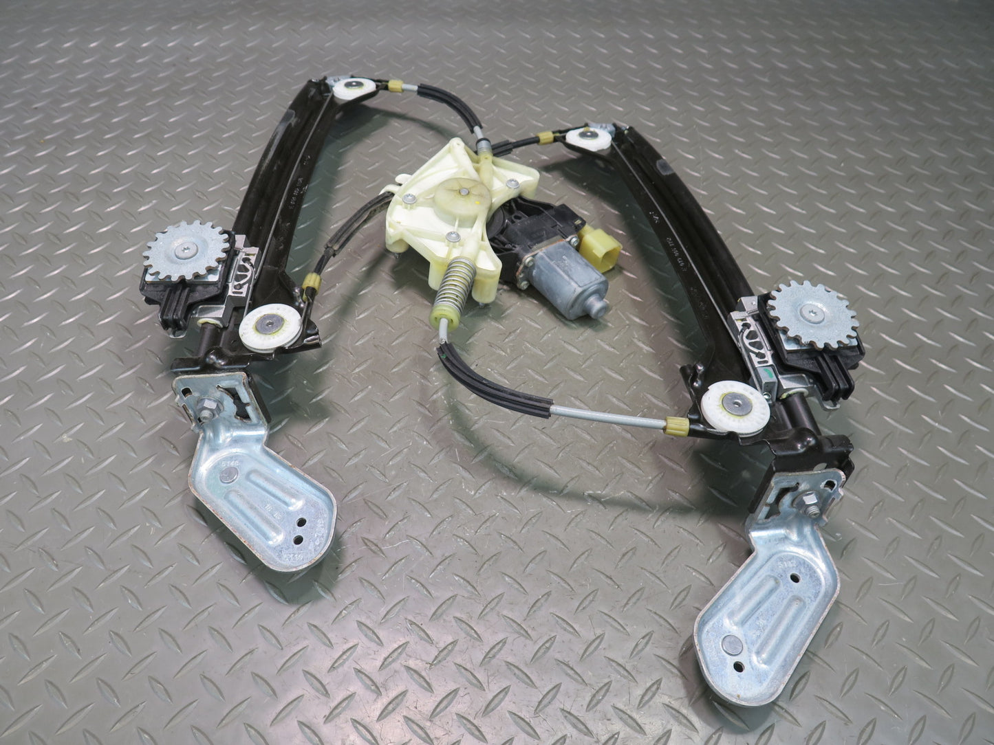 2014-2020 Maserati Ghibli M157 Rear Right Pass Door Window Regulator W/ Motor