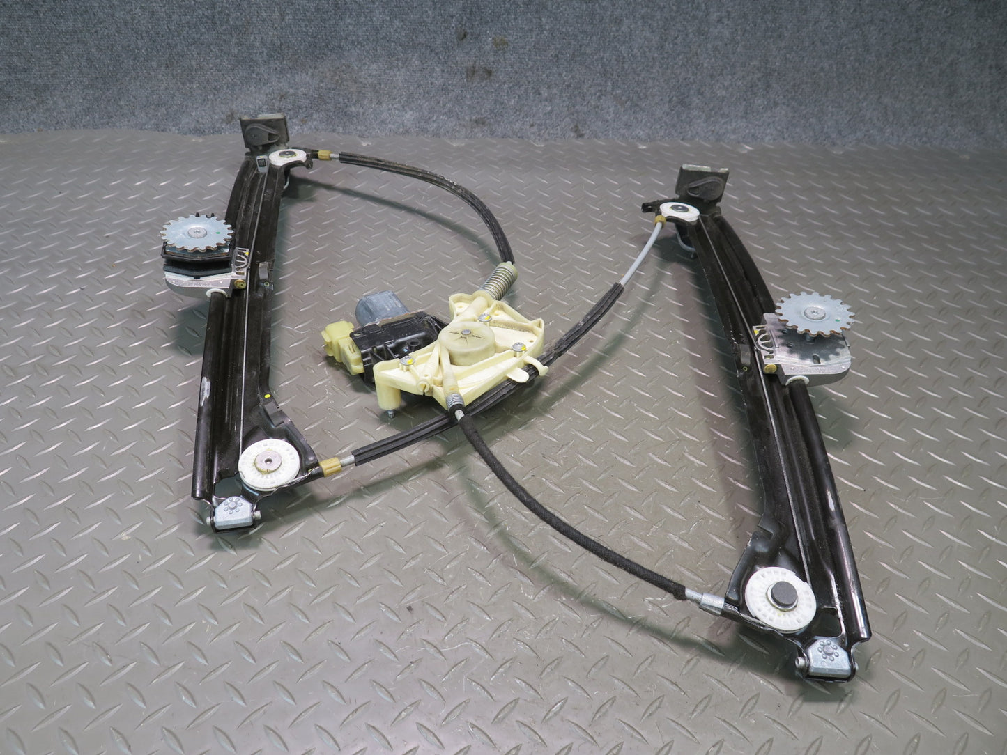 2014-2020 Maserati Ghibli M157 Front Right Pass Door Window Regulator W/ Motor