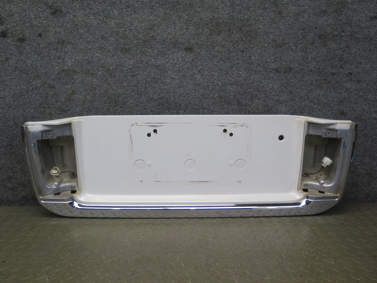 2003-2007 Lexus UZJ100L LX470 Rear Trunk Lid License Plate Molding Panel
