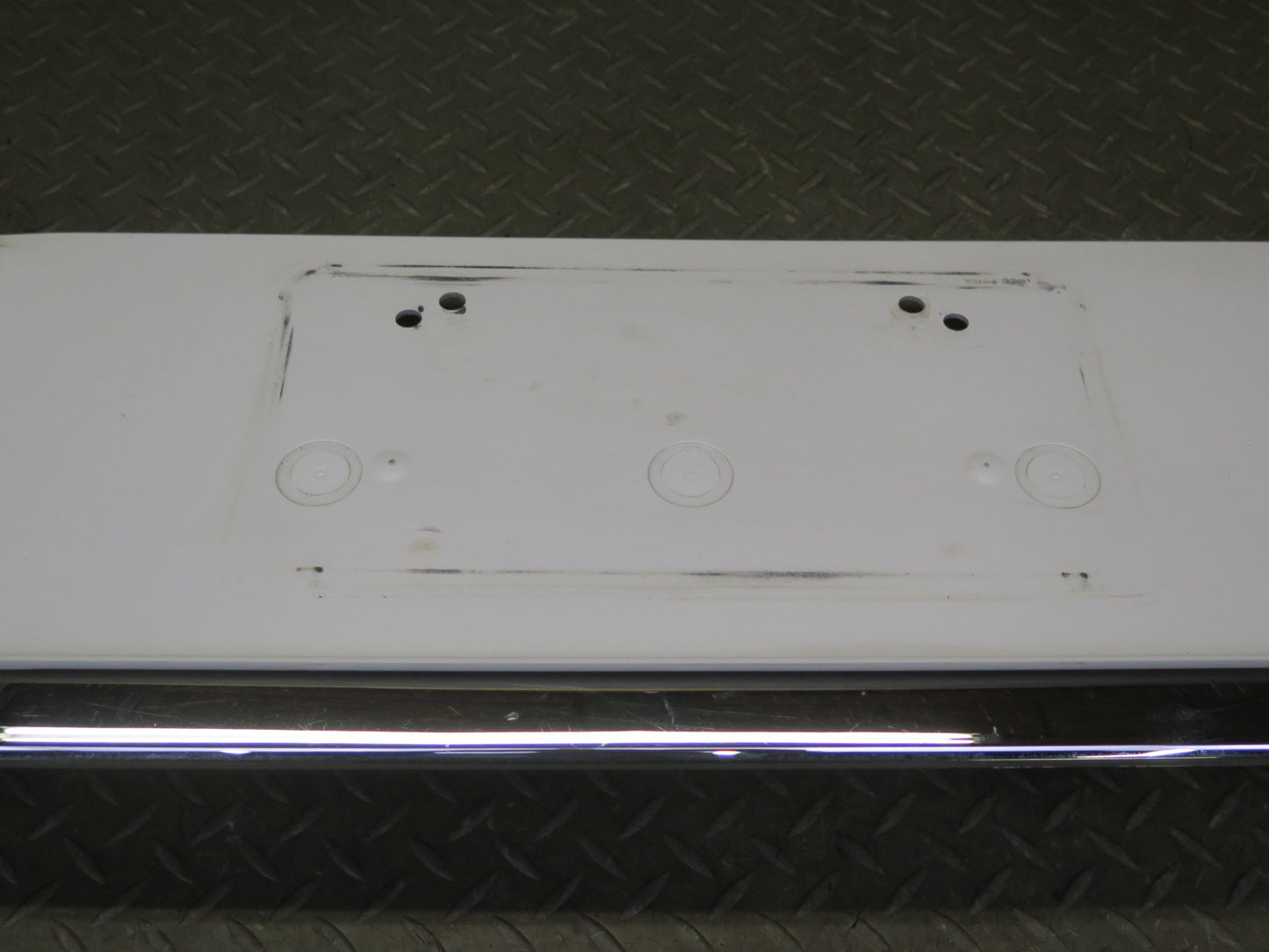 2003-2007 Lexus UZJ100L LX470 Rear Trunk Lid License Plate Molding Panel
