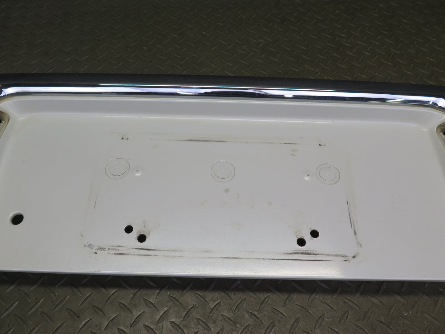 2003-2007 Lexus UZJ100L LX470 Rear Trunk Lid License Plate Molding Panel