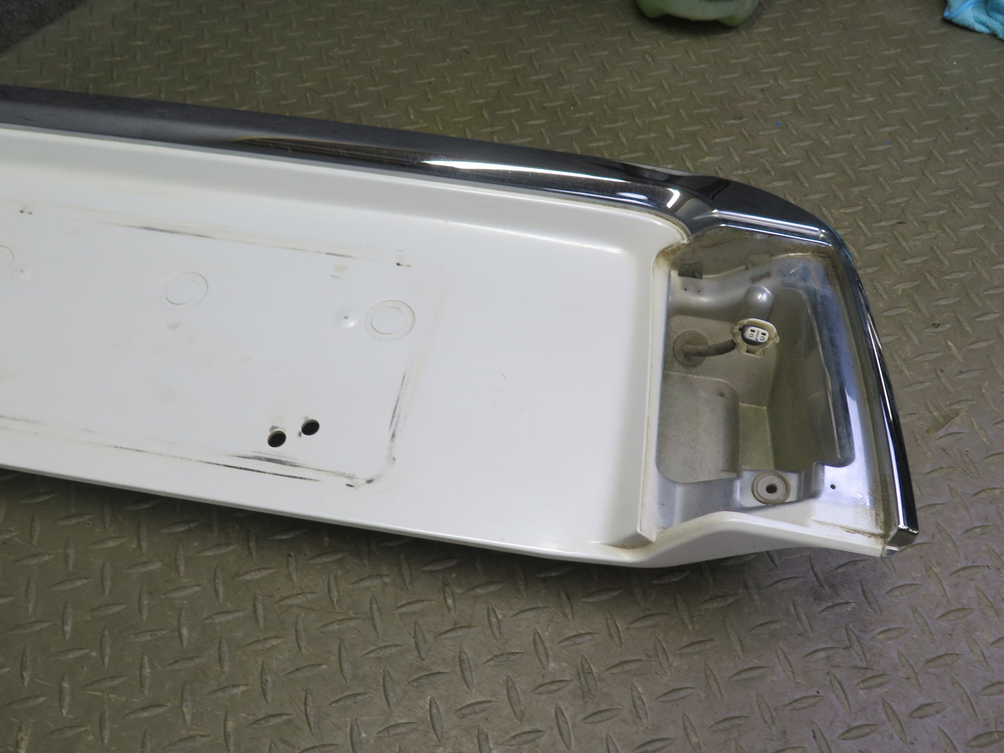2003-2007 Lexus UZJ100L LX470 Rear Trunk Lid License Plate Molding Panel