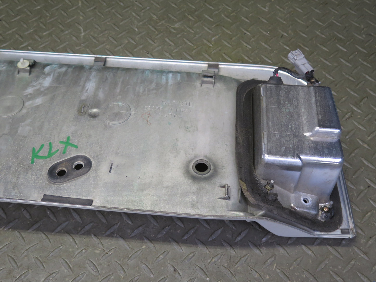 2003-2007 Lexus UZJ100L LX470 Rear Trunk Lid License Plate Molding Panel