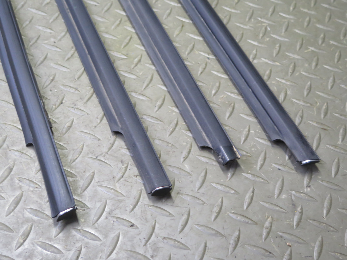 1998-2007 Lexus UZJ100L LX470 Door Window Weatherstrip Rubber Seal Molding Set