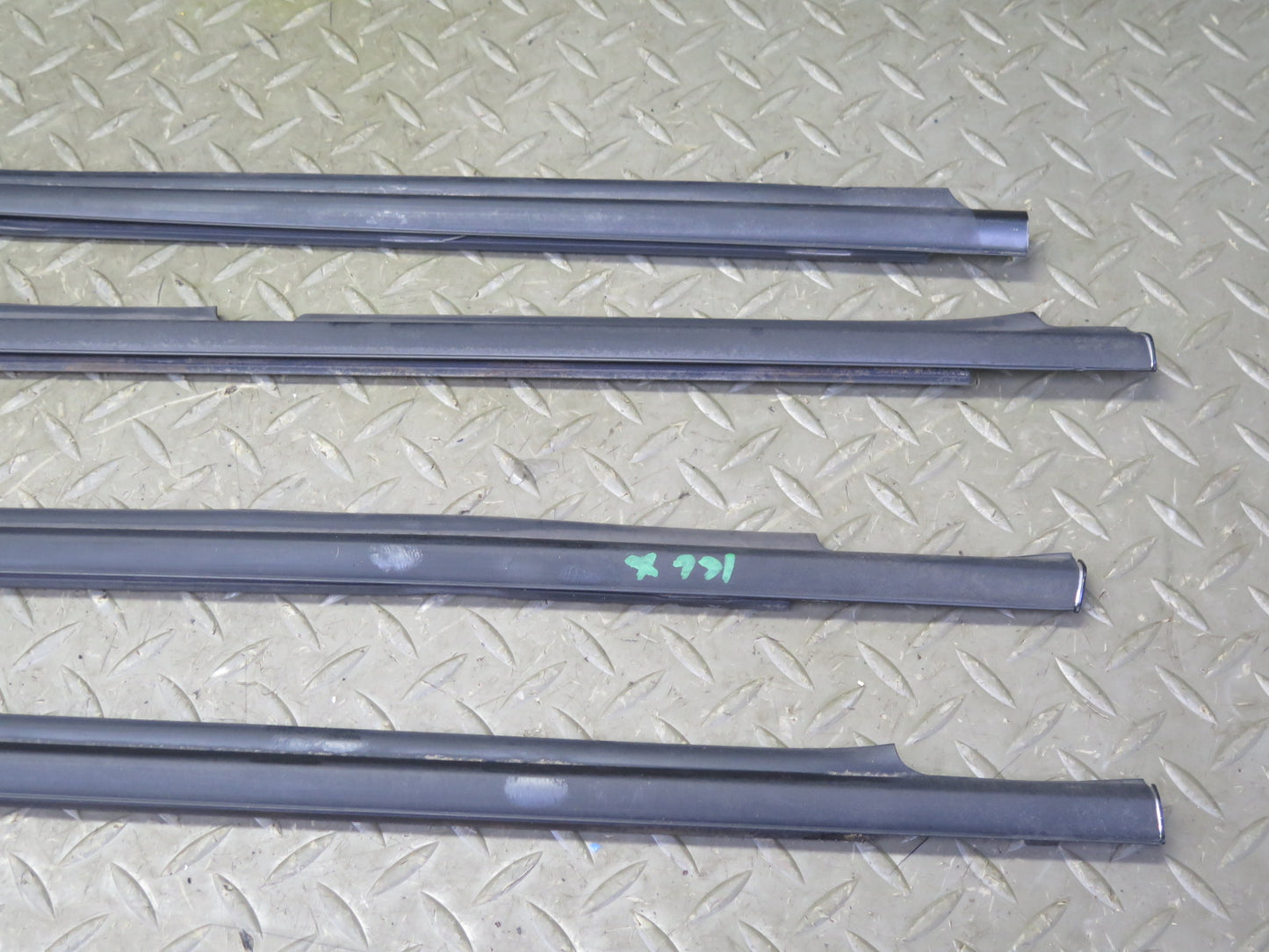 1998-2007 Lexus UZJ100L LX470 Door Window Weatherstrip Rubber Seal Molding Set
