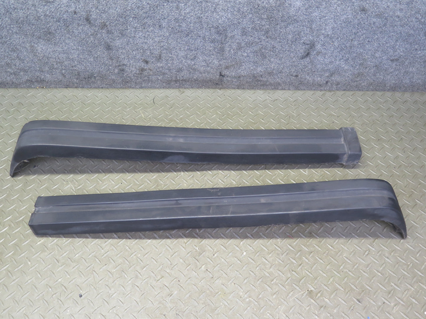 80-87 BMW E24 633CSi 635CSi Rear Bumper Impact Rubber Strip Molding OEM
