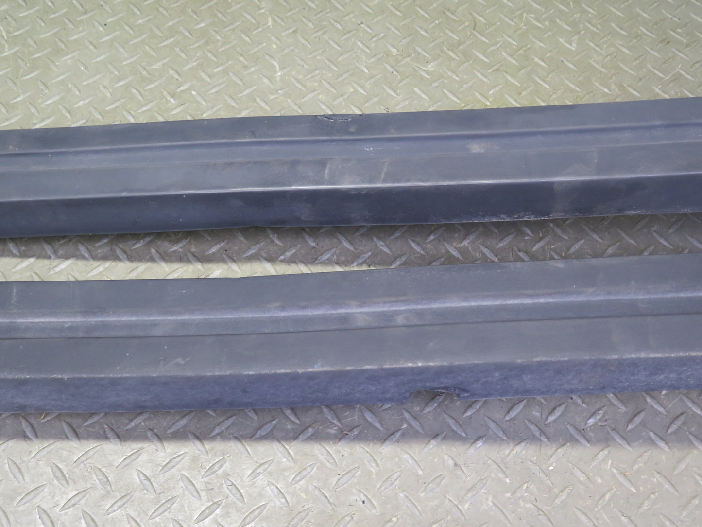 80-87 BMW E24 633CSi 635CSi Rear Bumper Impact Rubber Strip Molding OEM