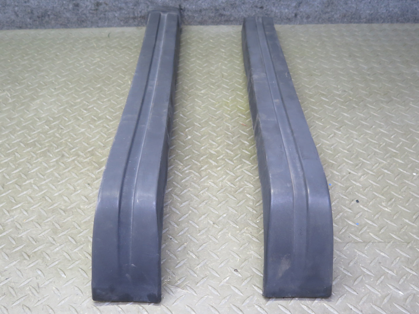 80-87 BMW E24 633CSi 635CSi Rear Bumper Impact Rubber Strip Molding OEM
