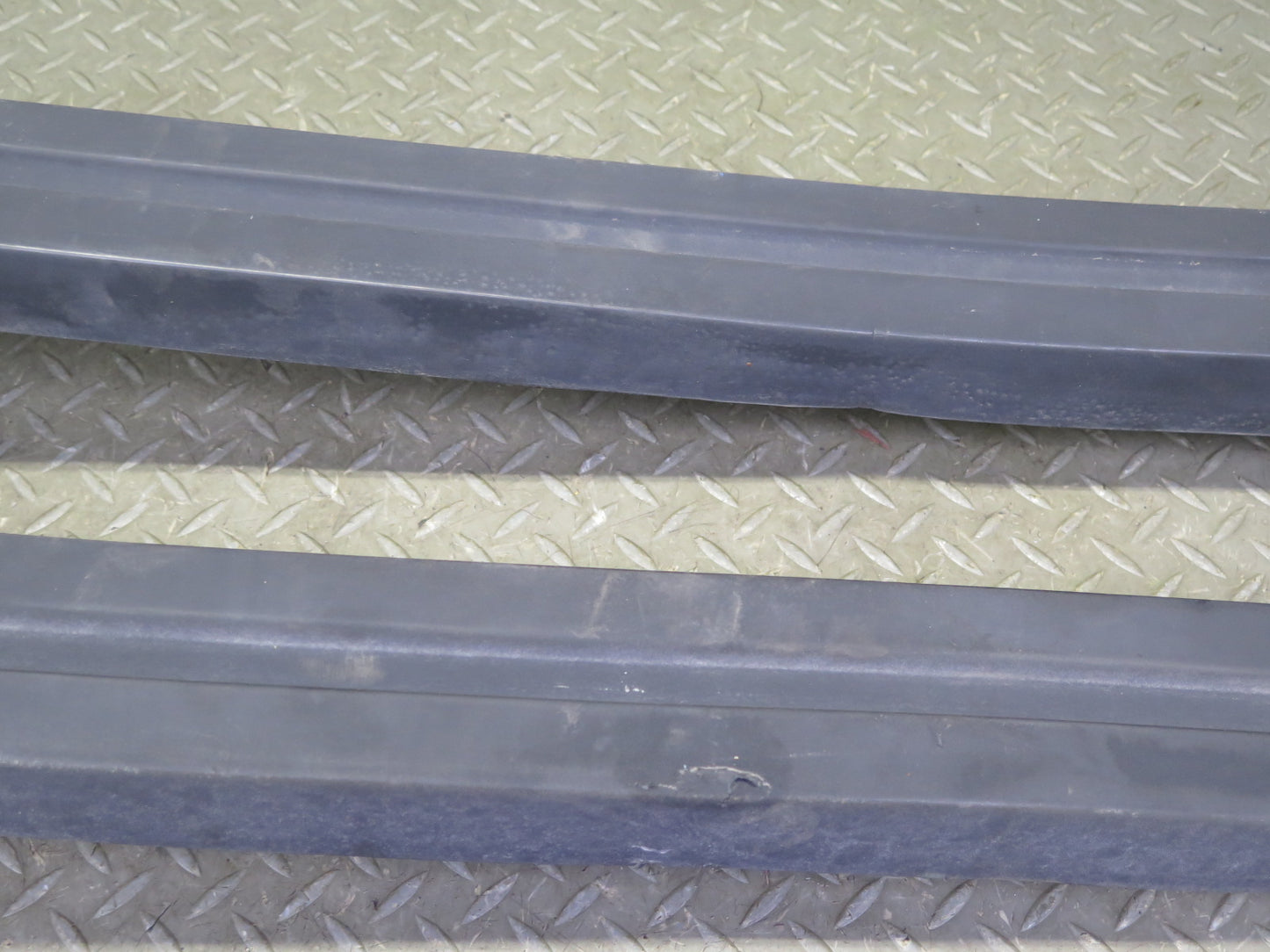 80-87 BMW E24 633CSi 635CSi Rear Bumper Impact Rubber Strip Molding OEM