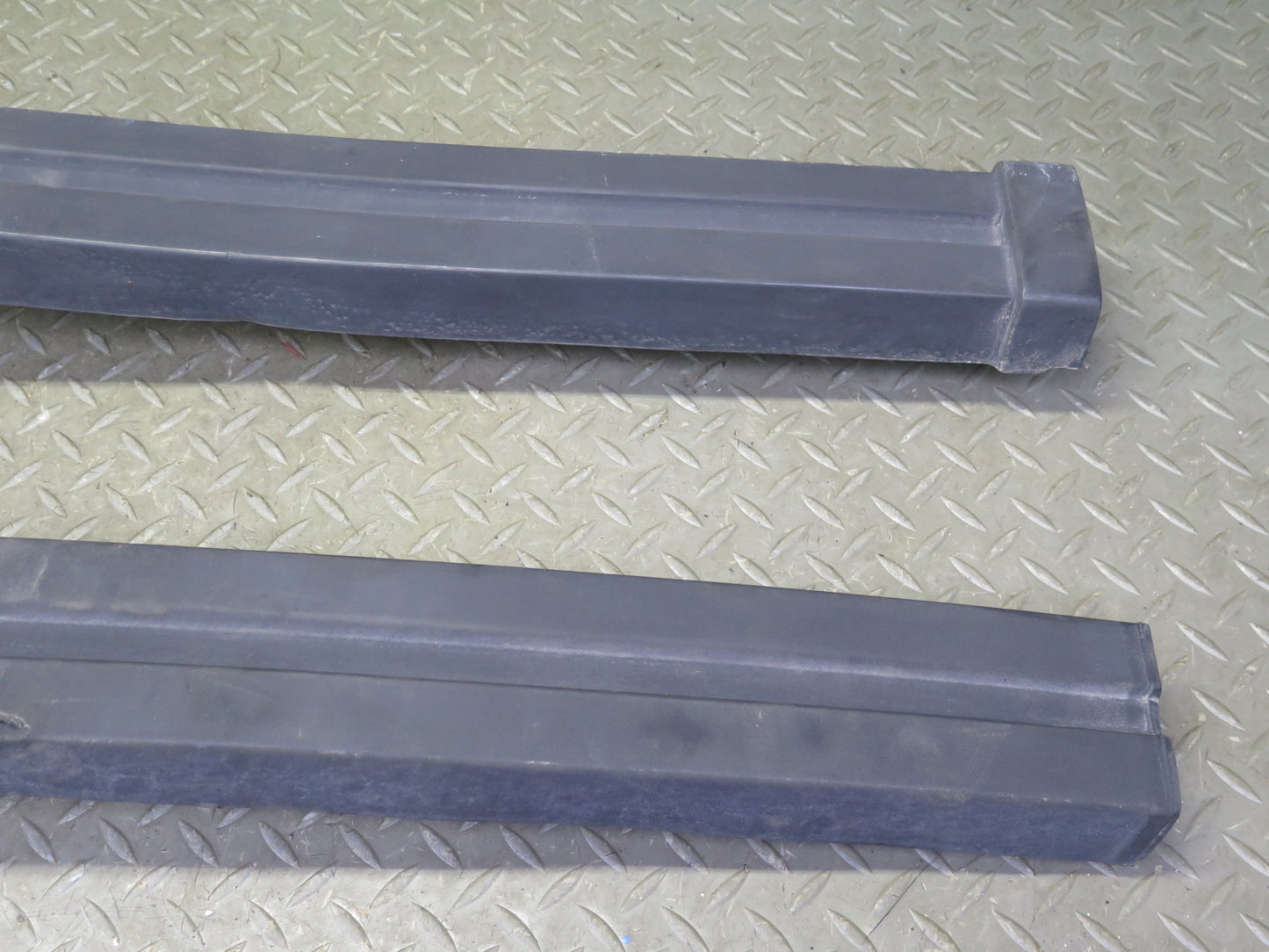 80-87 BMW E24 633CSi 635CSi Rear Bumper Impact Rubber Strip Molding OEM