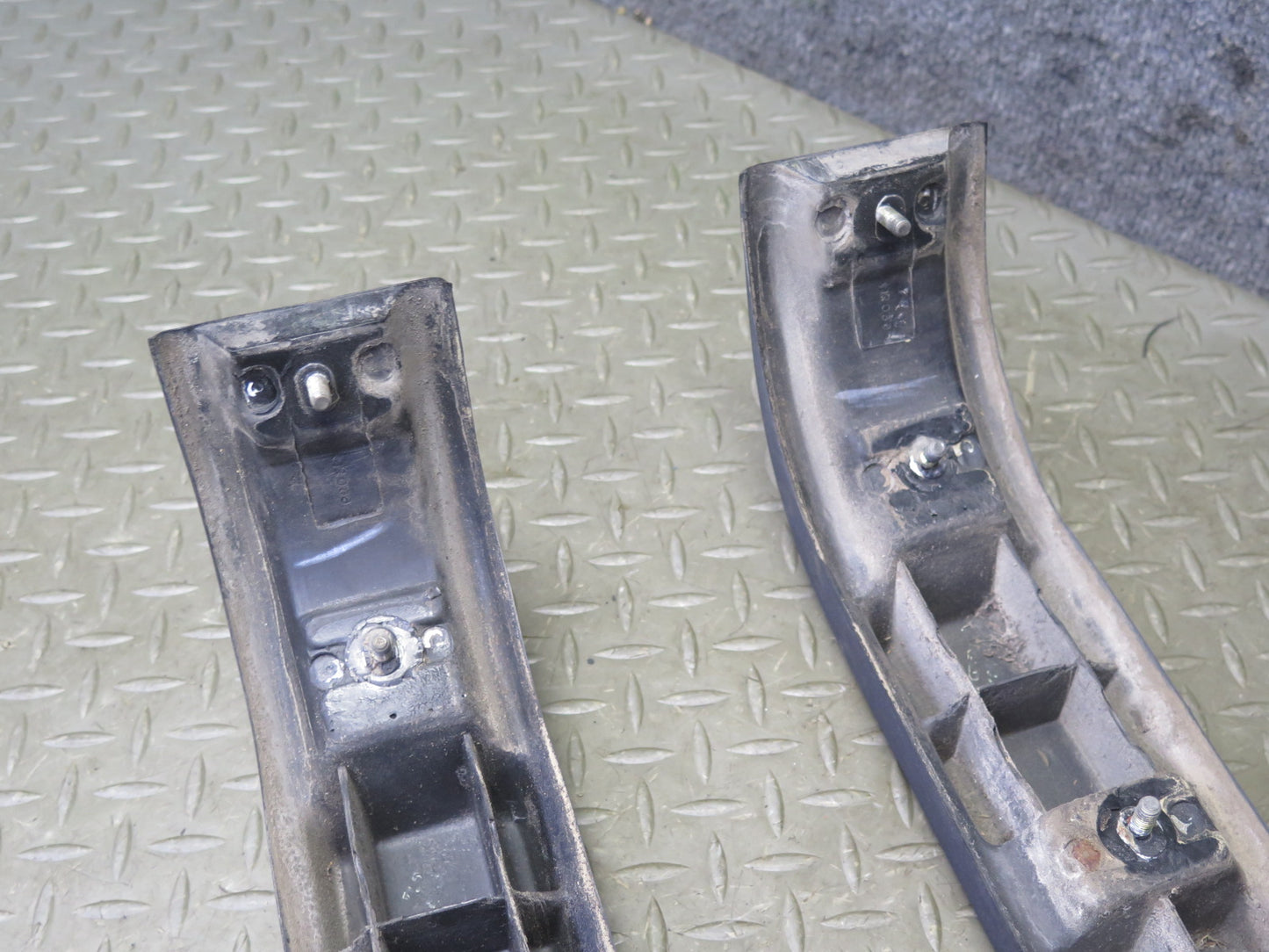 80-87 BMW E24 633CSi 635CSi Rear Bumper Impact Rubber Strip Molding OEM
