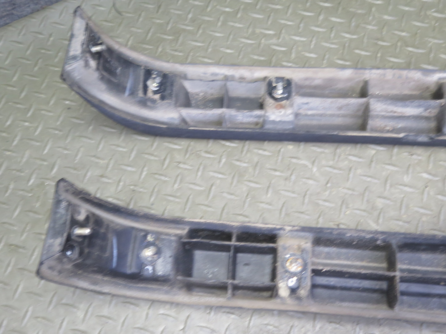 80-87 BMW E24 633CSi 635CSi Rear Bumper Impact Rubber Strip Molding OEM