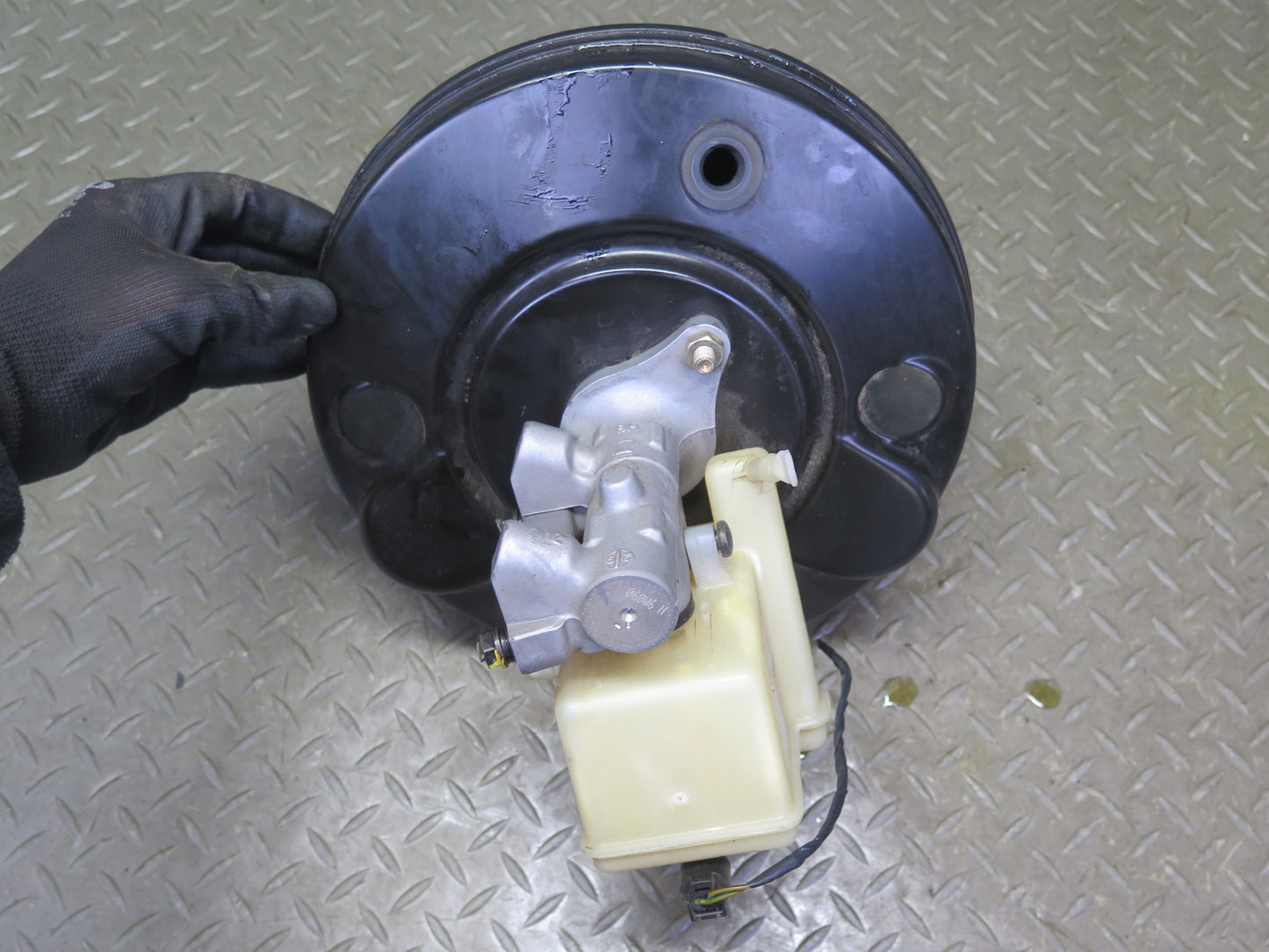 03-06 BMW E86 E85 Z4 Brake Master Cylinder Booster Fluid Reservoir Tank OEM