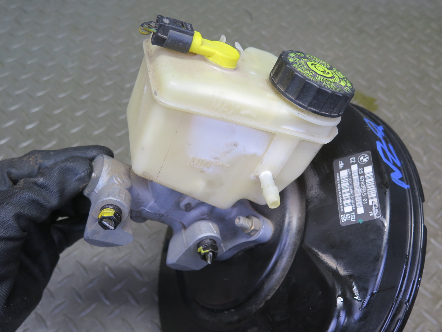 03-06 BMW E86 E85 Z4 Brake Master Cylinder Booster Fluid Reservoir Tank OEM