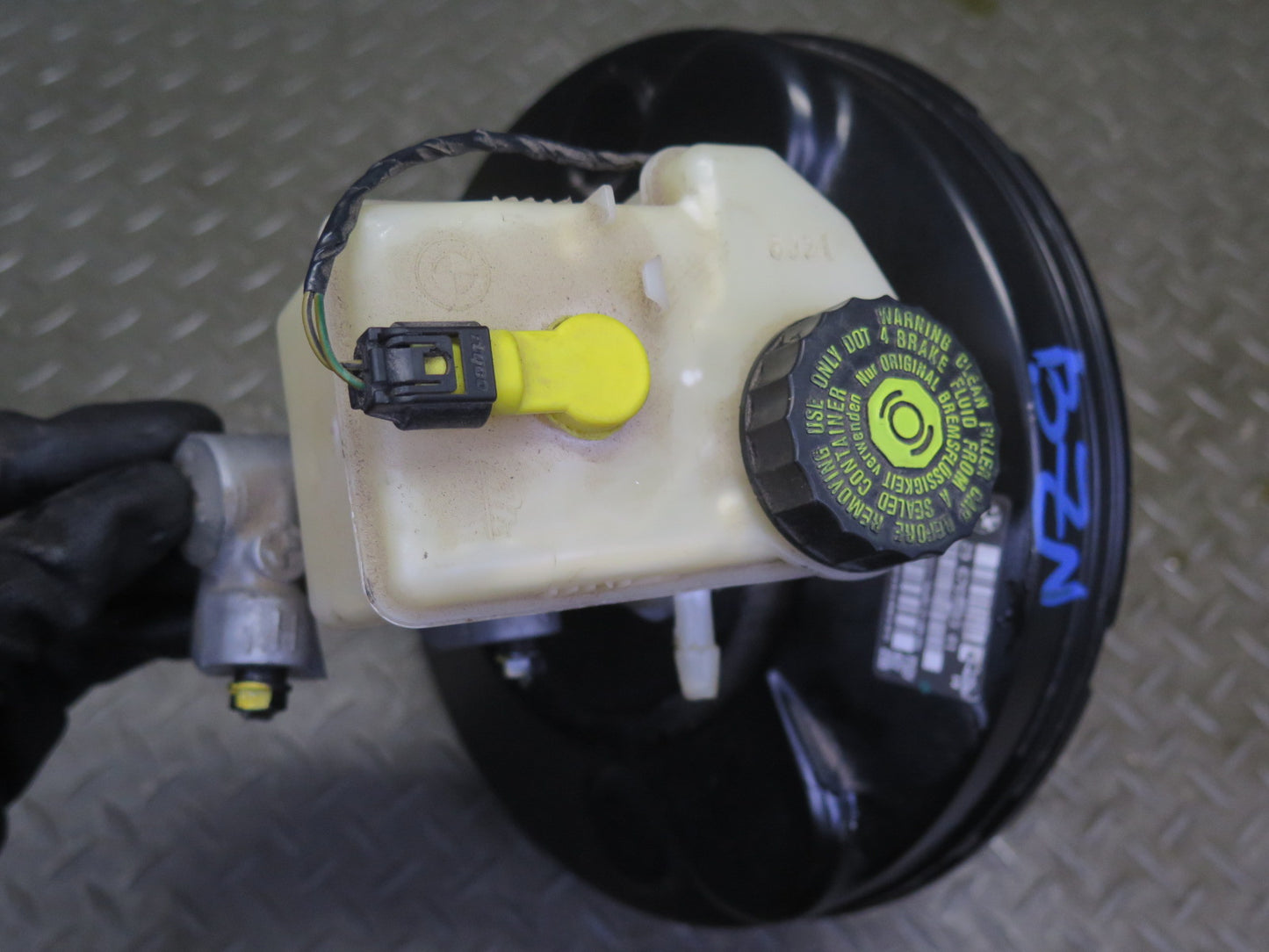 03-06 BMW E86 E85 Z4 Brake Master Cylinder Booster Fluid Reservoir Tank OEM