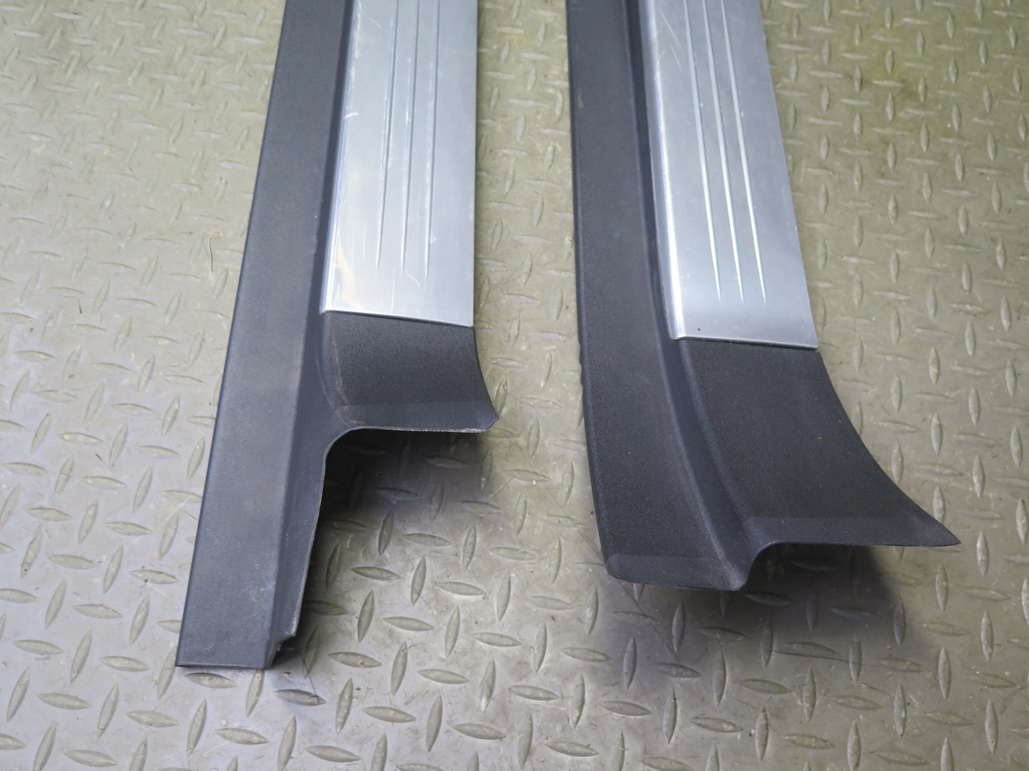 07-08 Mercedes R230 SL55 AMG Set of 2 Door Outer Scuff Sill Plate Trim Set OEM