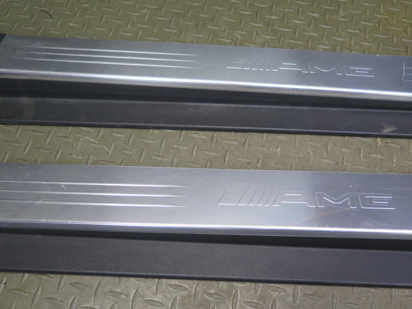 07-08 Mercedes R230 SL55 AMG Set of 2 Door Outer Scuff Sill Plate Trim Set OEM