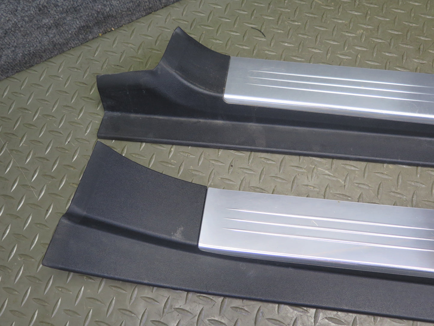 07-08 Mercedes R230 SL55 AMG Set of 2 Door Outer Scuff Sill Plate Trim Set OEM