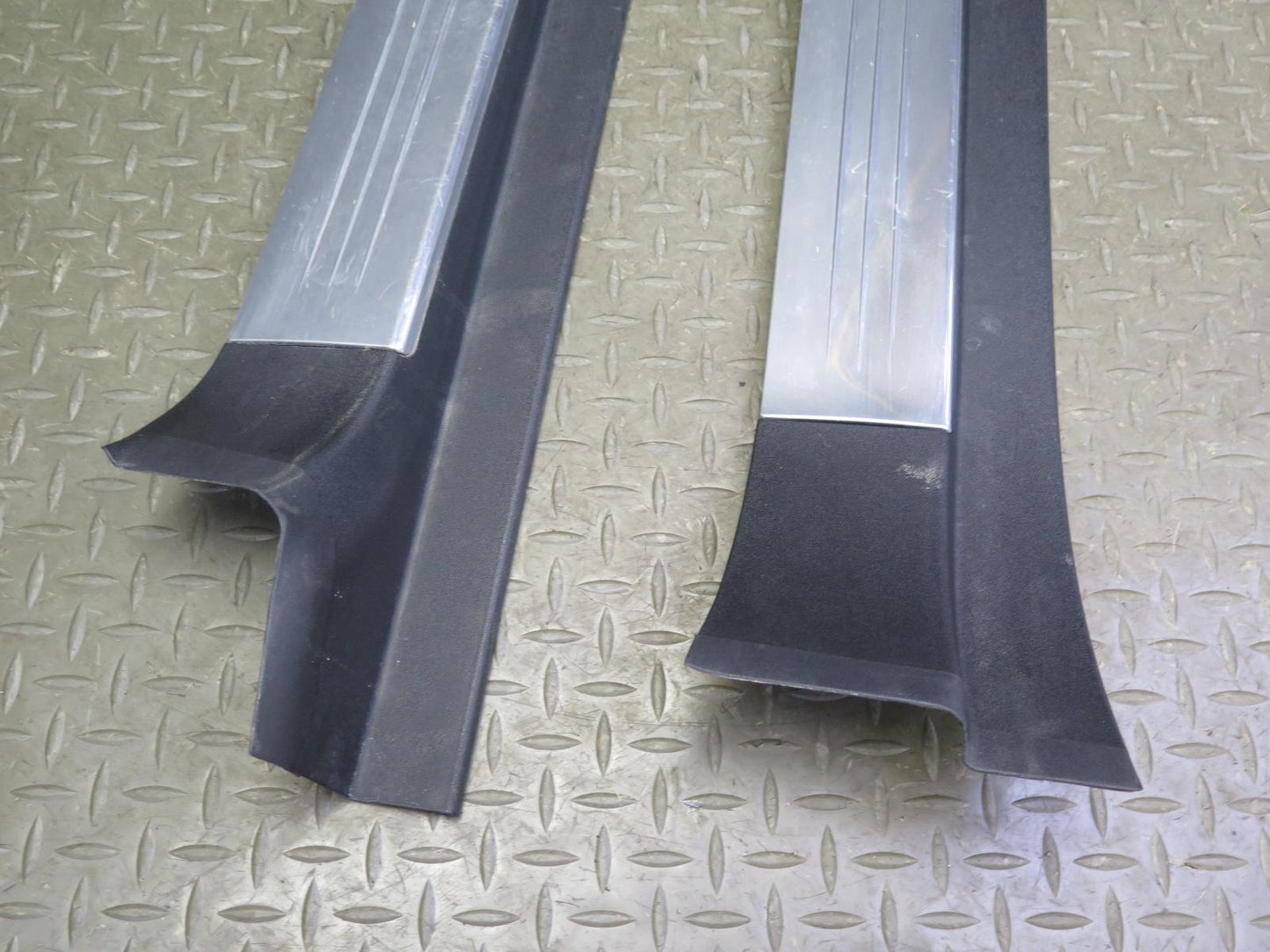 07-08 Mercedes R230 SL55 AMG Set of 2 Door Outer Scuff Sill Plate Trim Set OEM