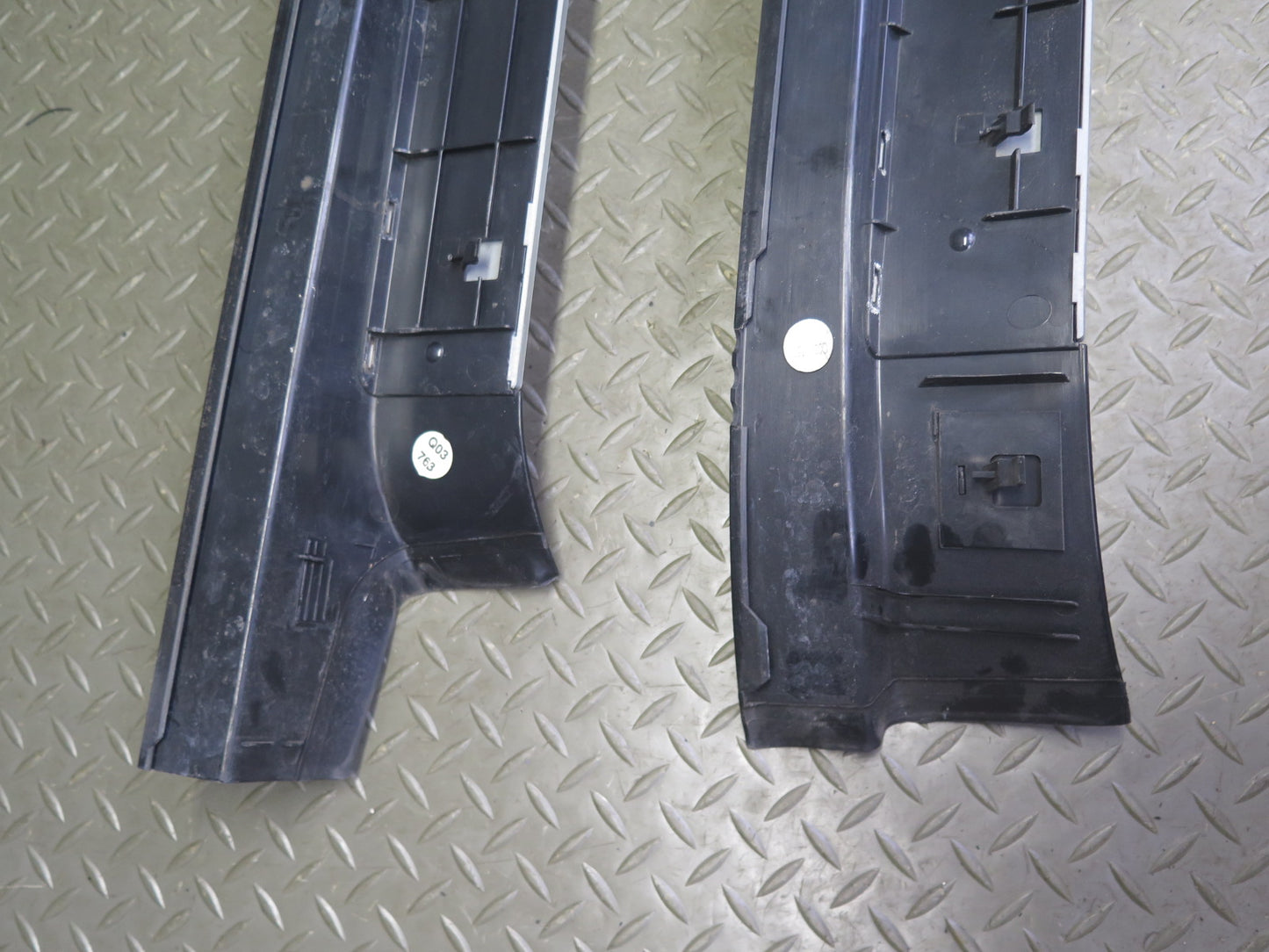 07-08 Mercedes R230 SL55 AMG Set of 2 Door Outer Scuff Sill Plate Trim Set OEM